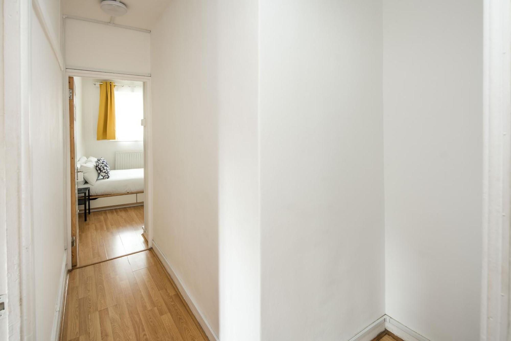 Stylish 2bd Flat With Balcony Near Stepney Apartment London