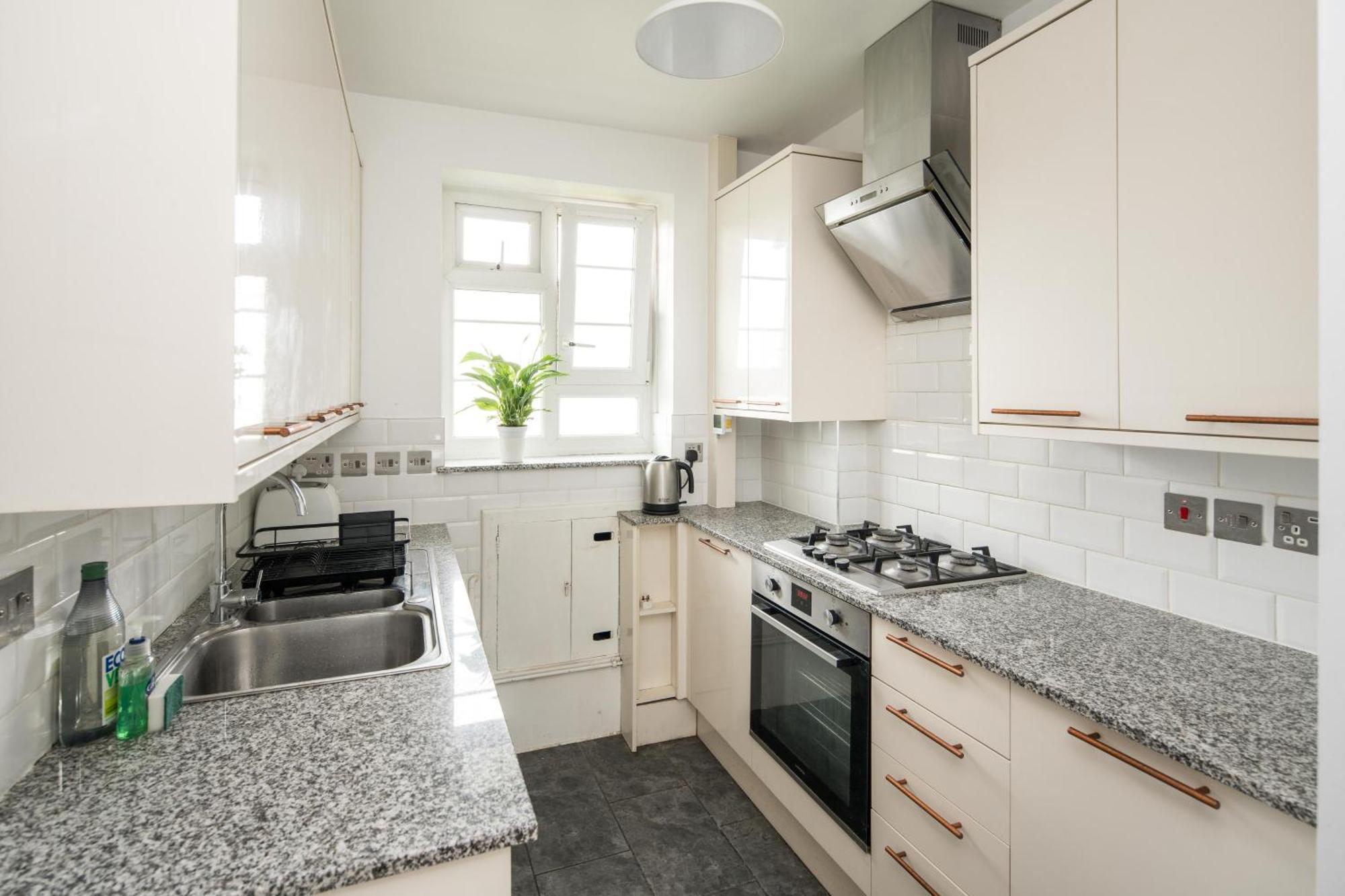 Stylish 2bd Flat With Balcony Near Stepney Apartment