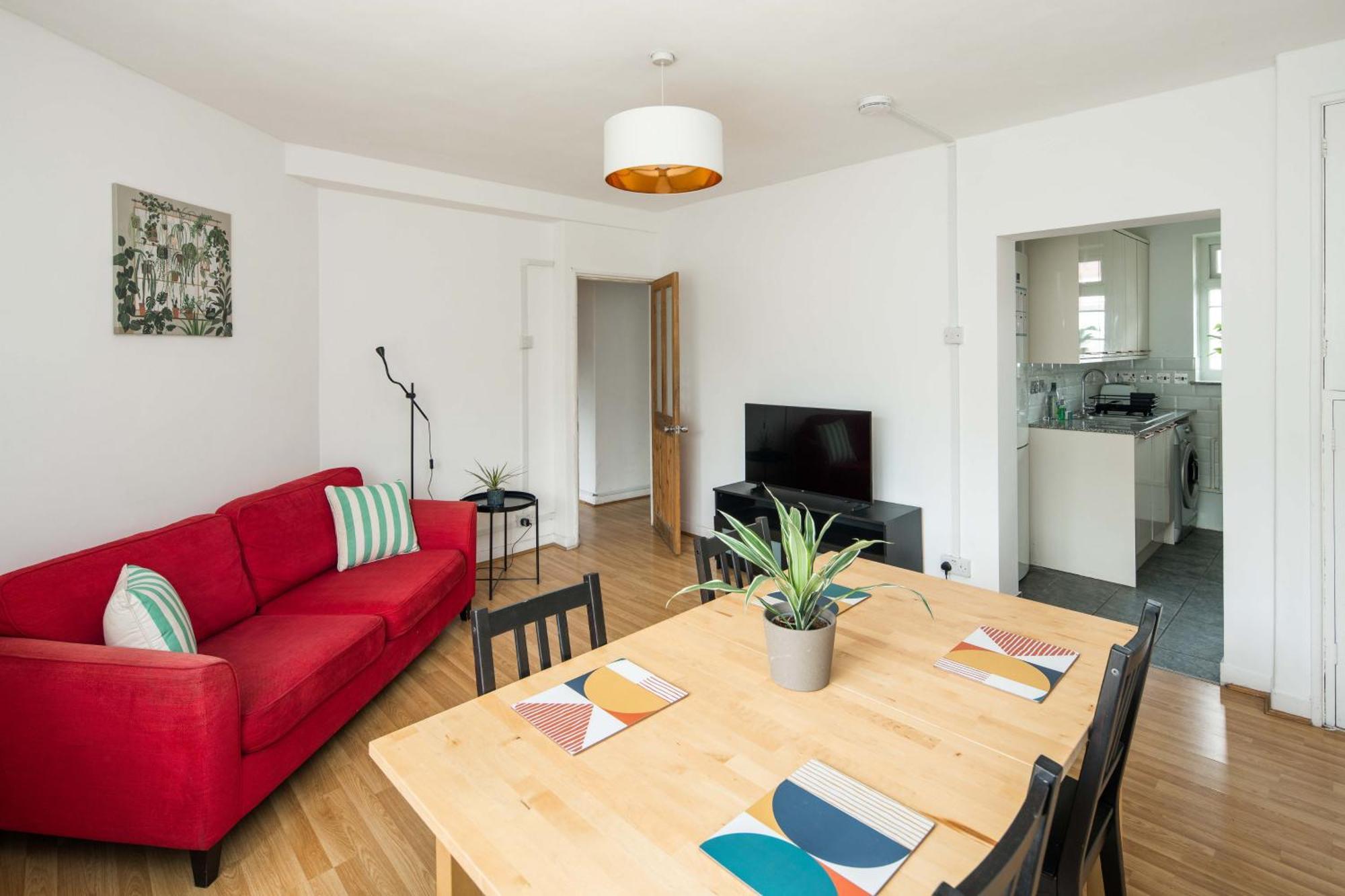 Stylish 2bd Flat With Balcony Near Stepney Apartment London