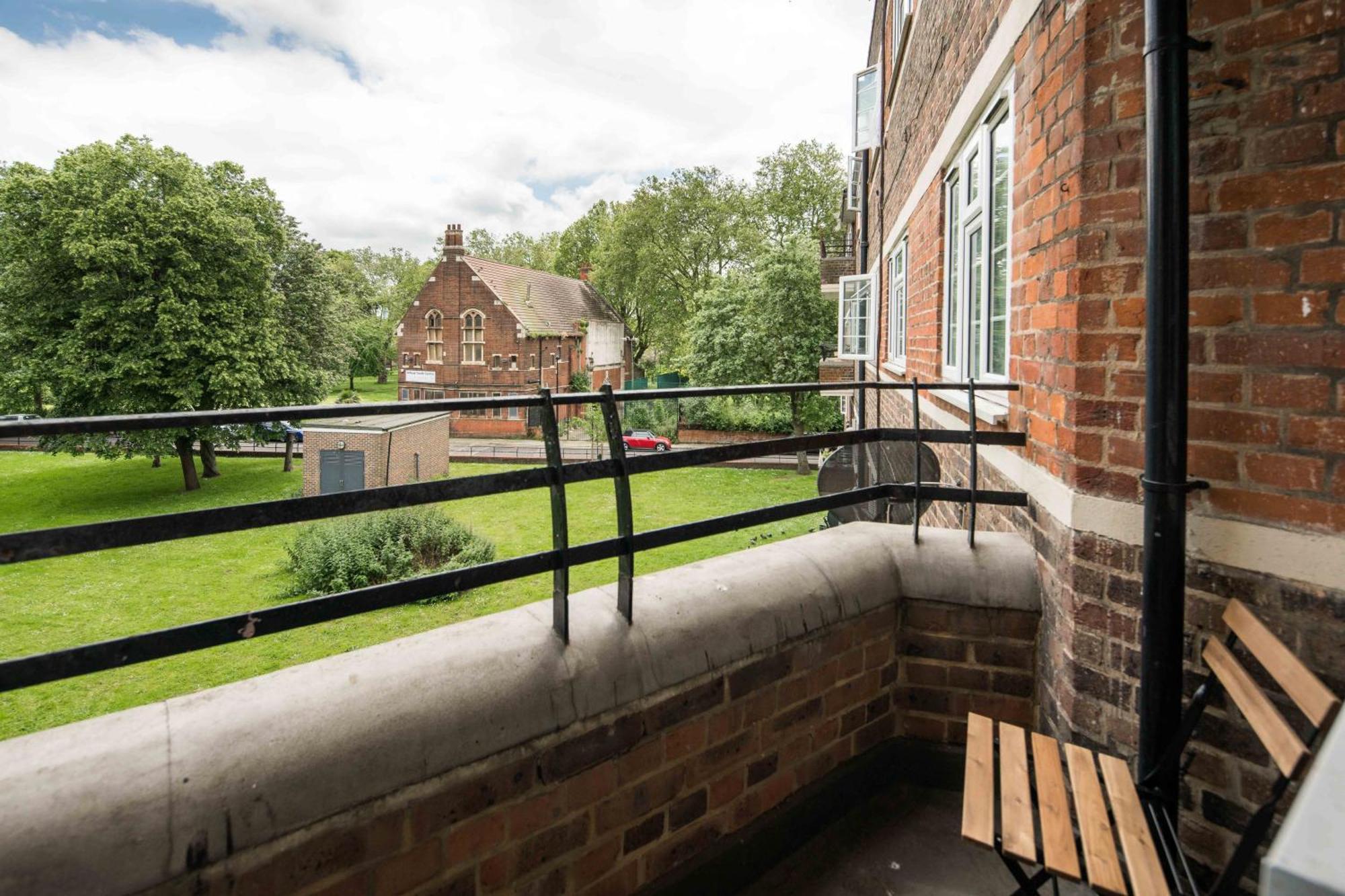 Stylish 2bd Flat With Balcony Near Stepney * London
