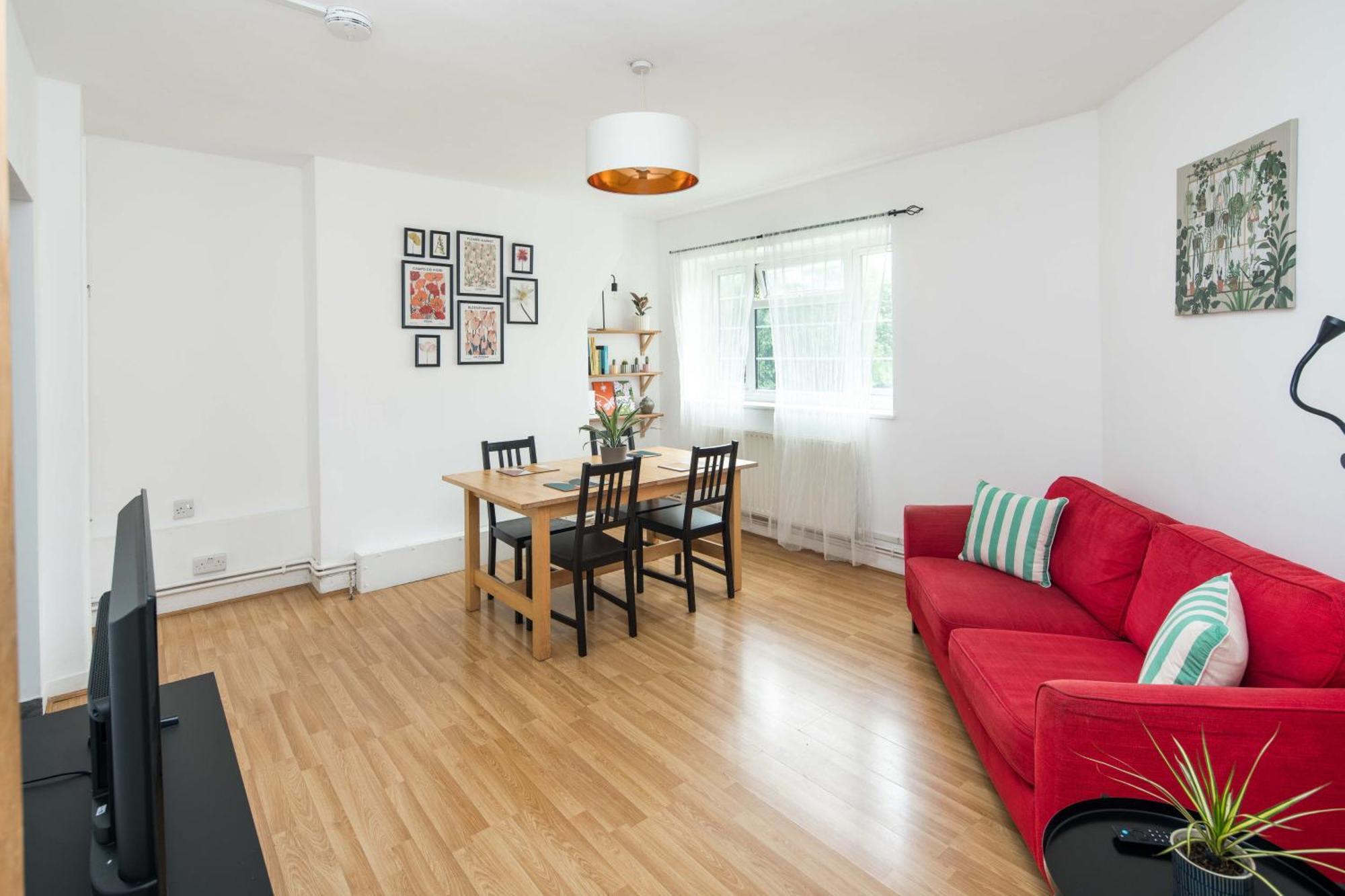 Stylish 2bd Flat With Balcony Near Stepney Apartment *