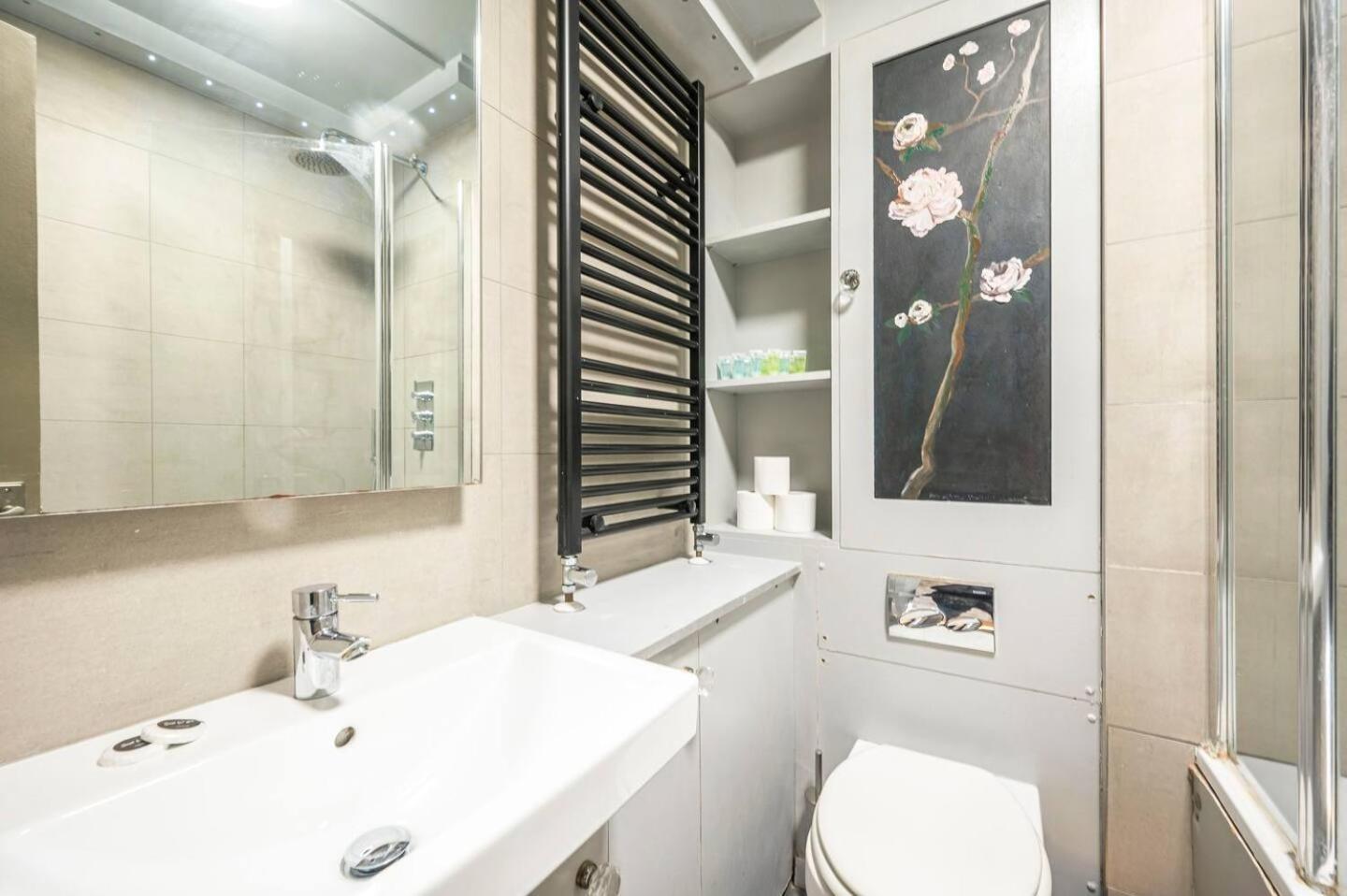 Pass The Keys West Cosy Apartment London