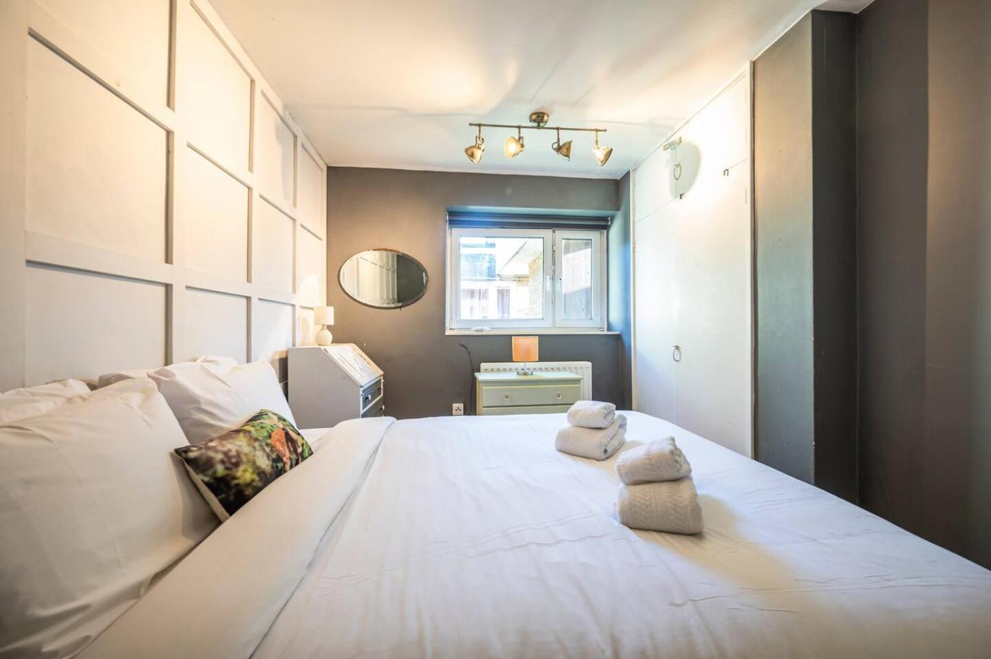 Pass The Keys West Cosy Apartment London