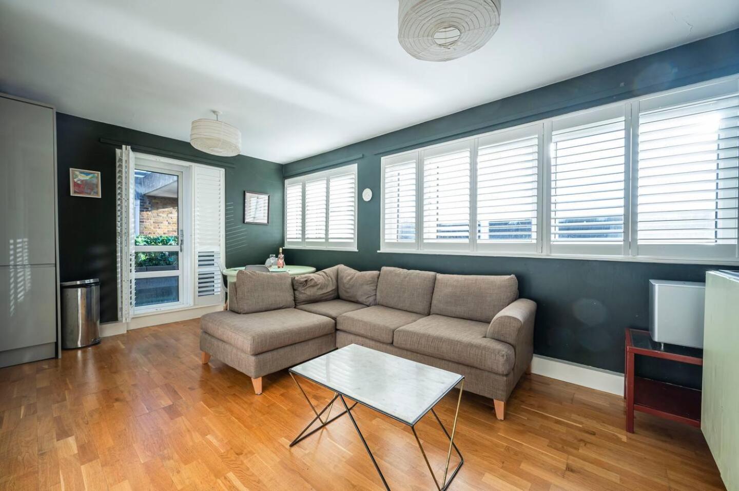 Apartment Pass The Keys West Cosy London