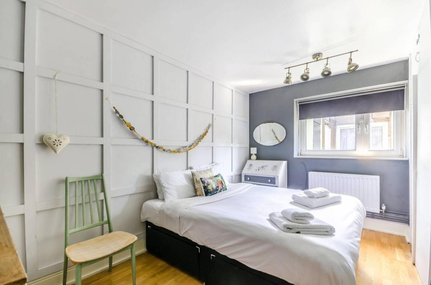 Apartment Pass The Keys West Cosy London