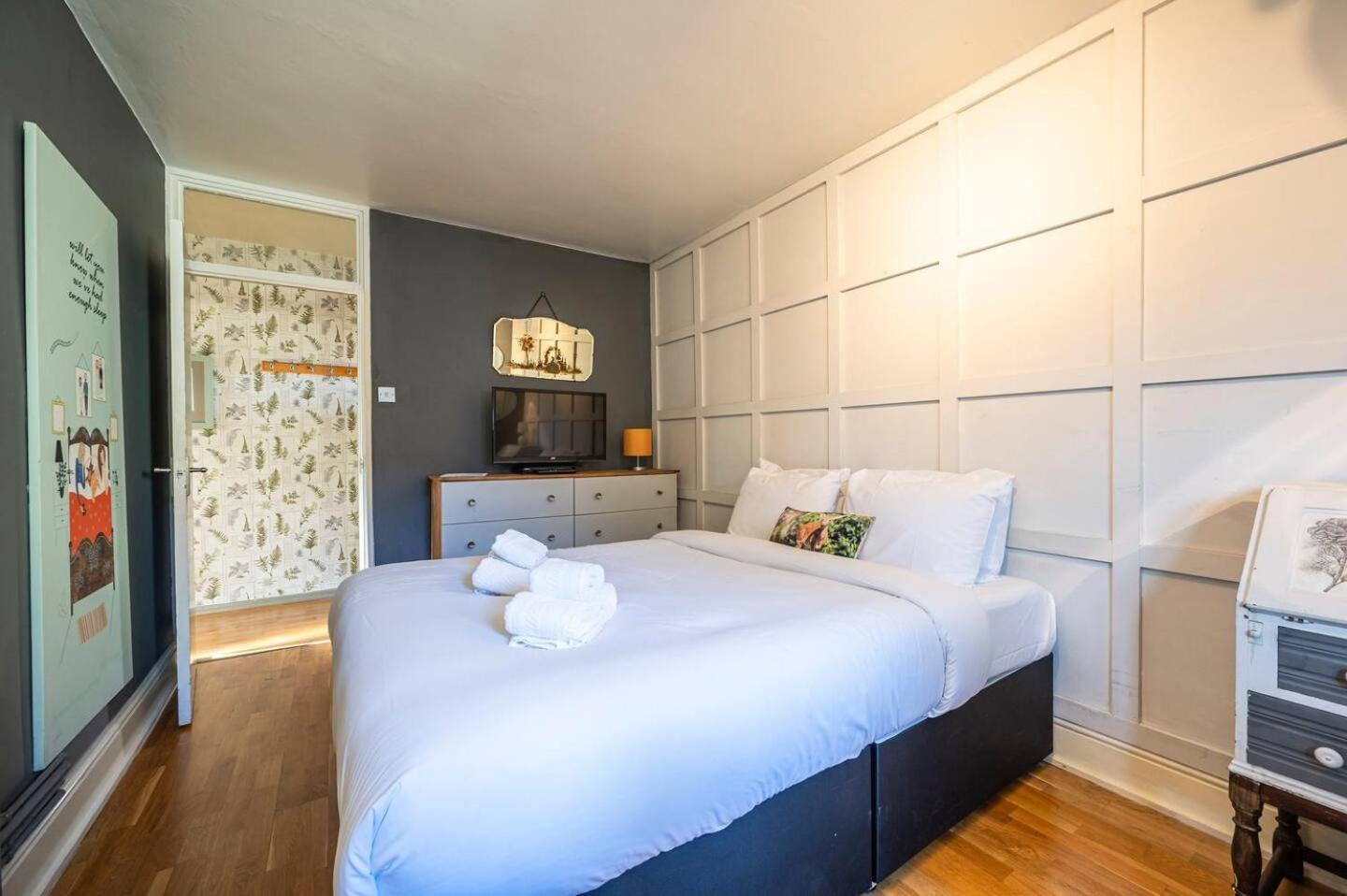 Apartment Pass The Keys West Cosy London