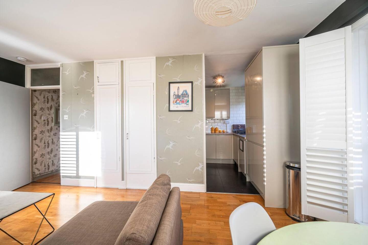 Apartment Pass The Keys West Cosy London
