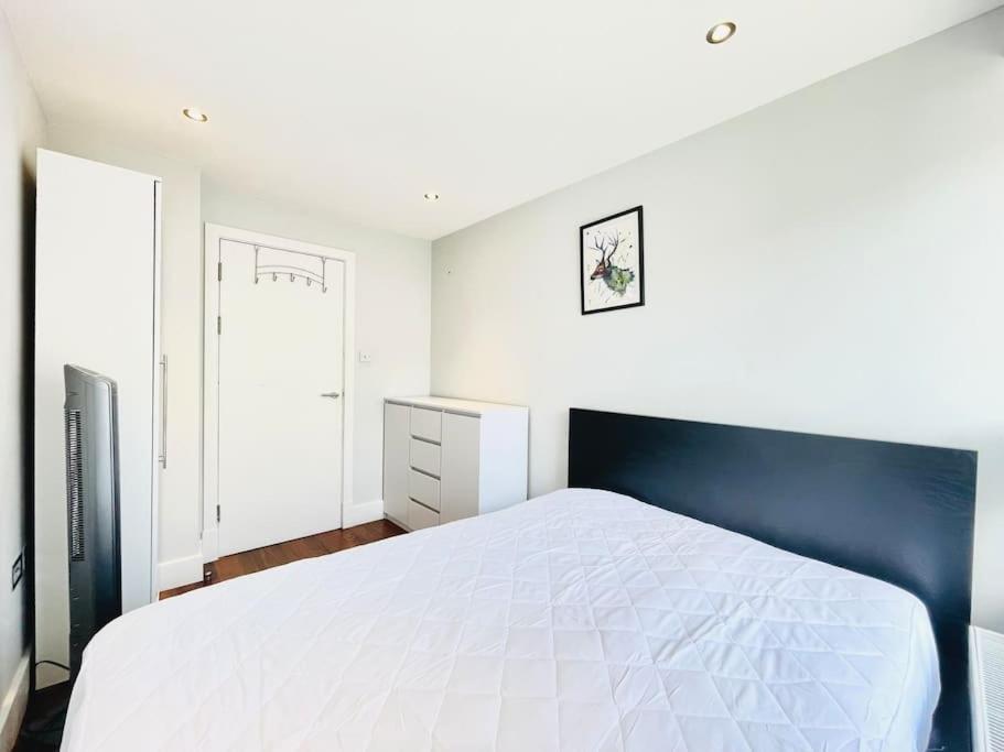 Luxury Two Bedroom Living - & Westminster *