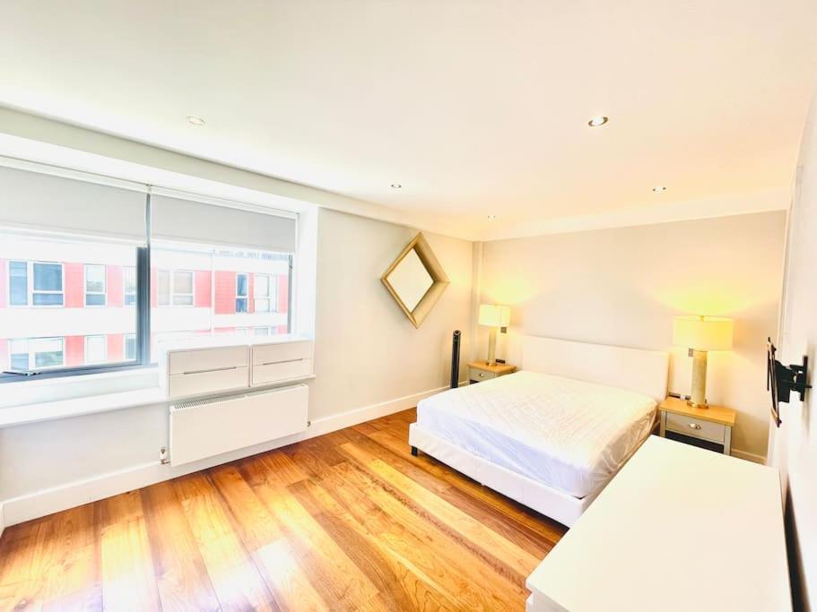 Luxury Two Bedroom Living - & Westminster Apartment London