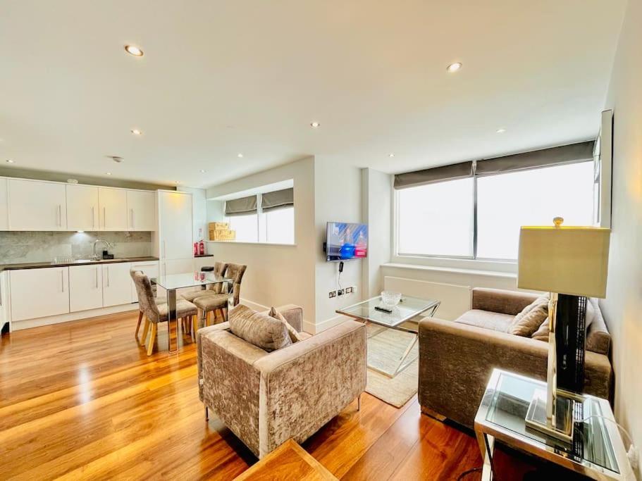 Luxury Two Bedroom Living - & Westminster