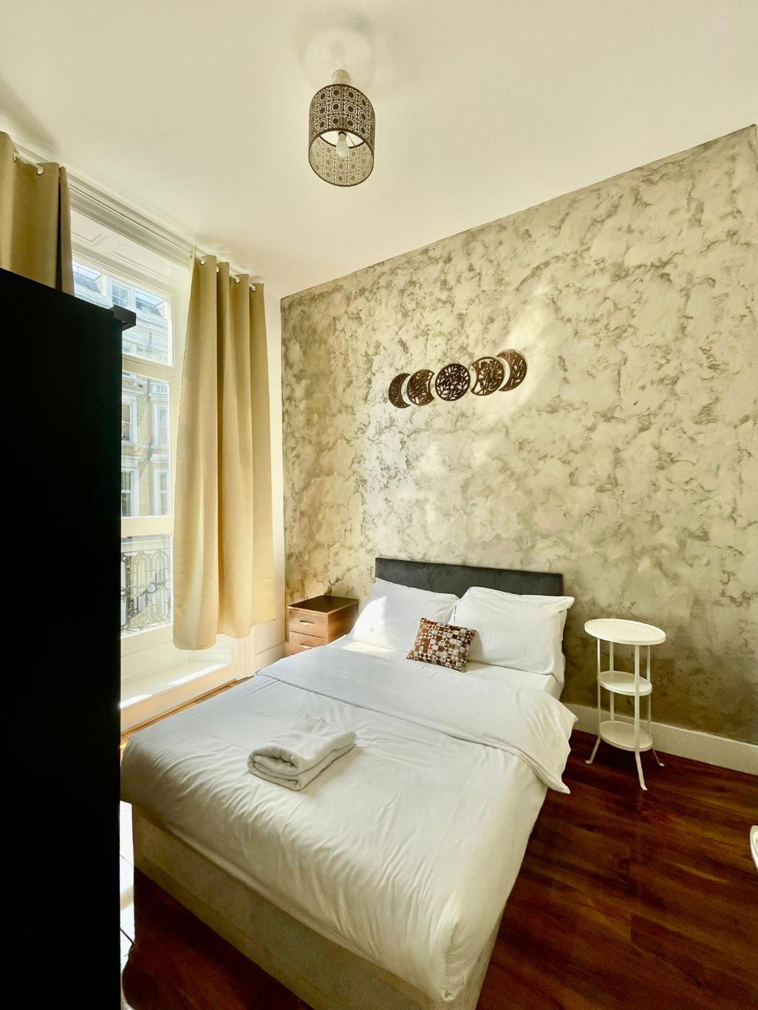 Cromwell Apartment
