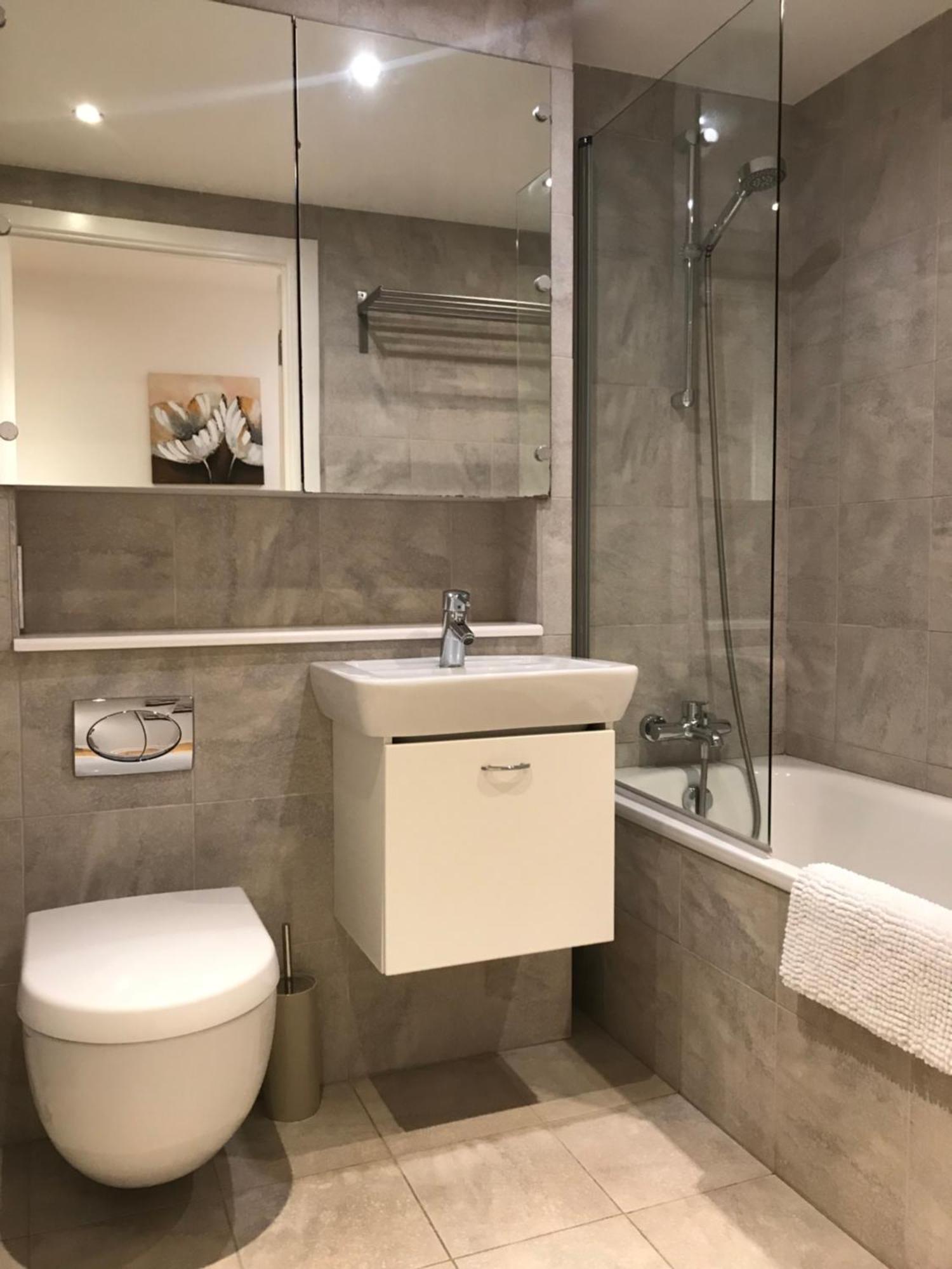 California Building Apartment London