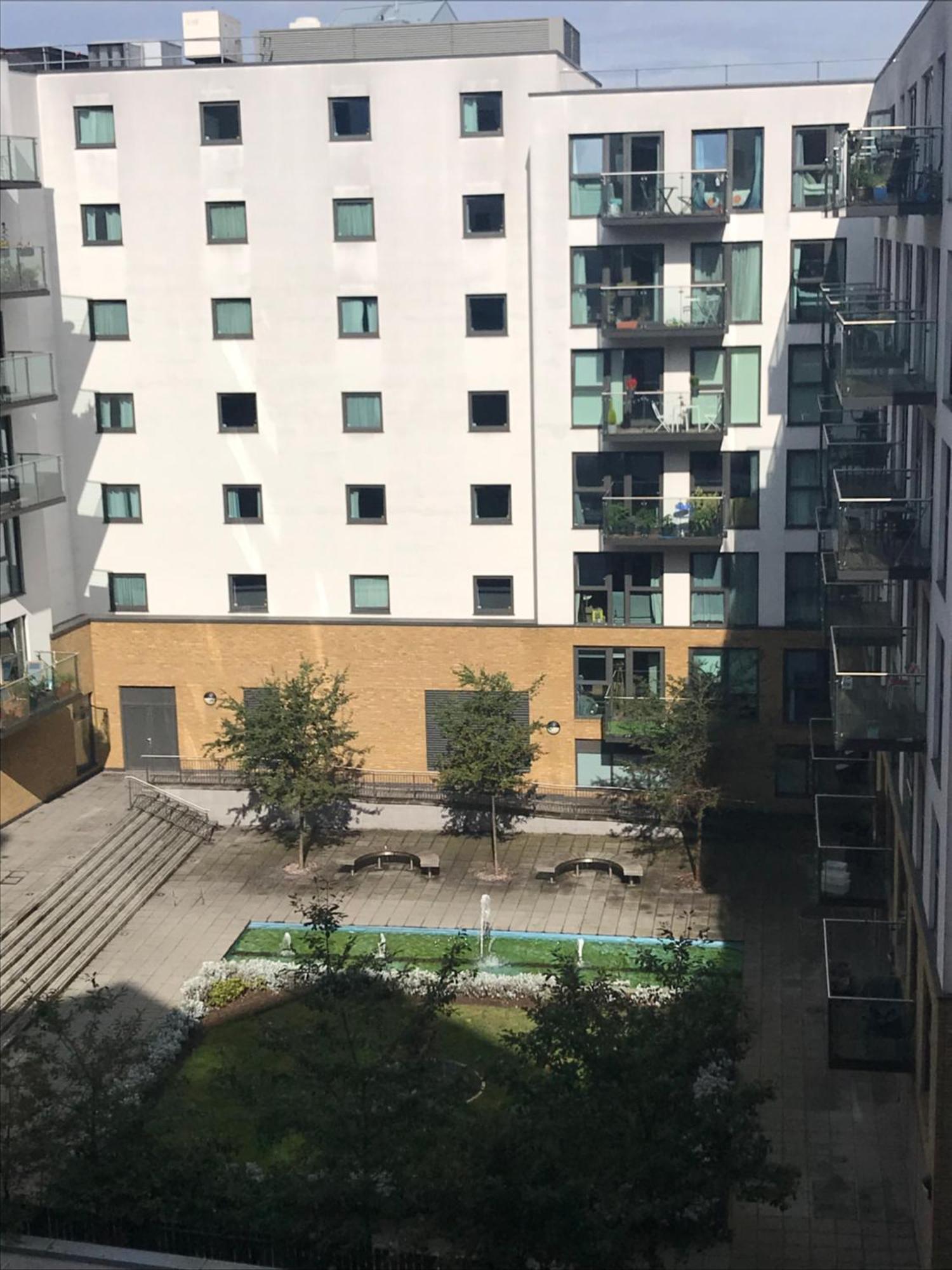 California Building Apartment London