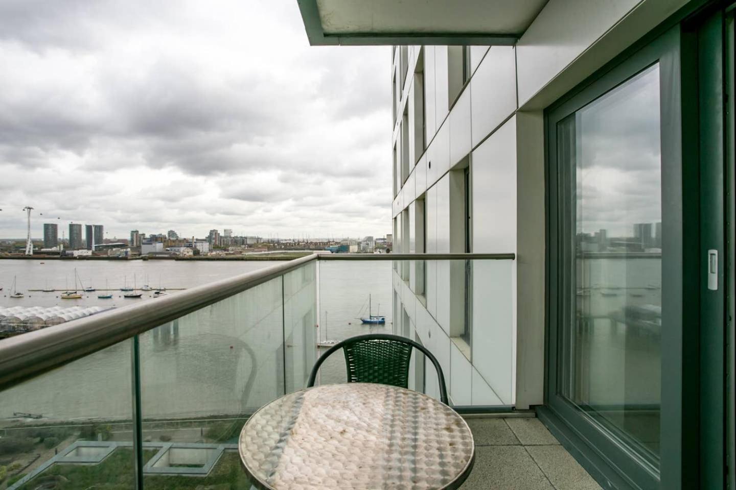 Guestready - Comfort By The Thames, W/ Balcony Apartment *