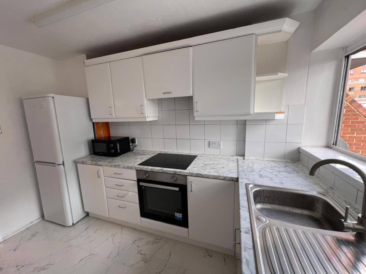 Queens Way Apartment *