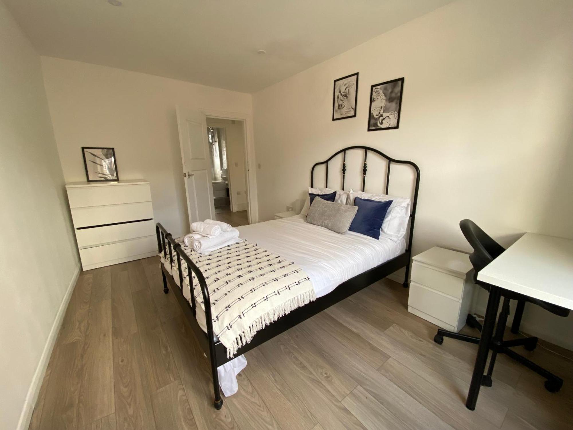 Fully Equipped 2 Bed Flat On Old Compton St!