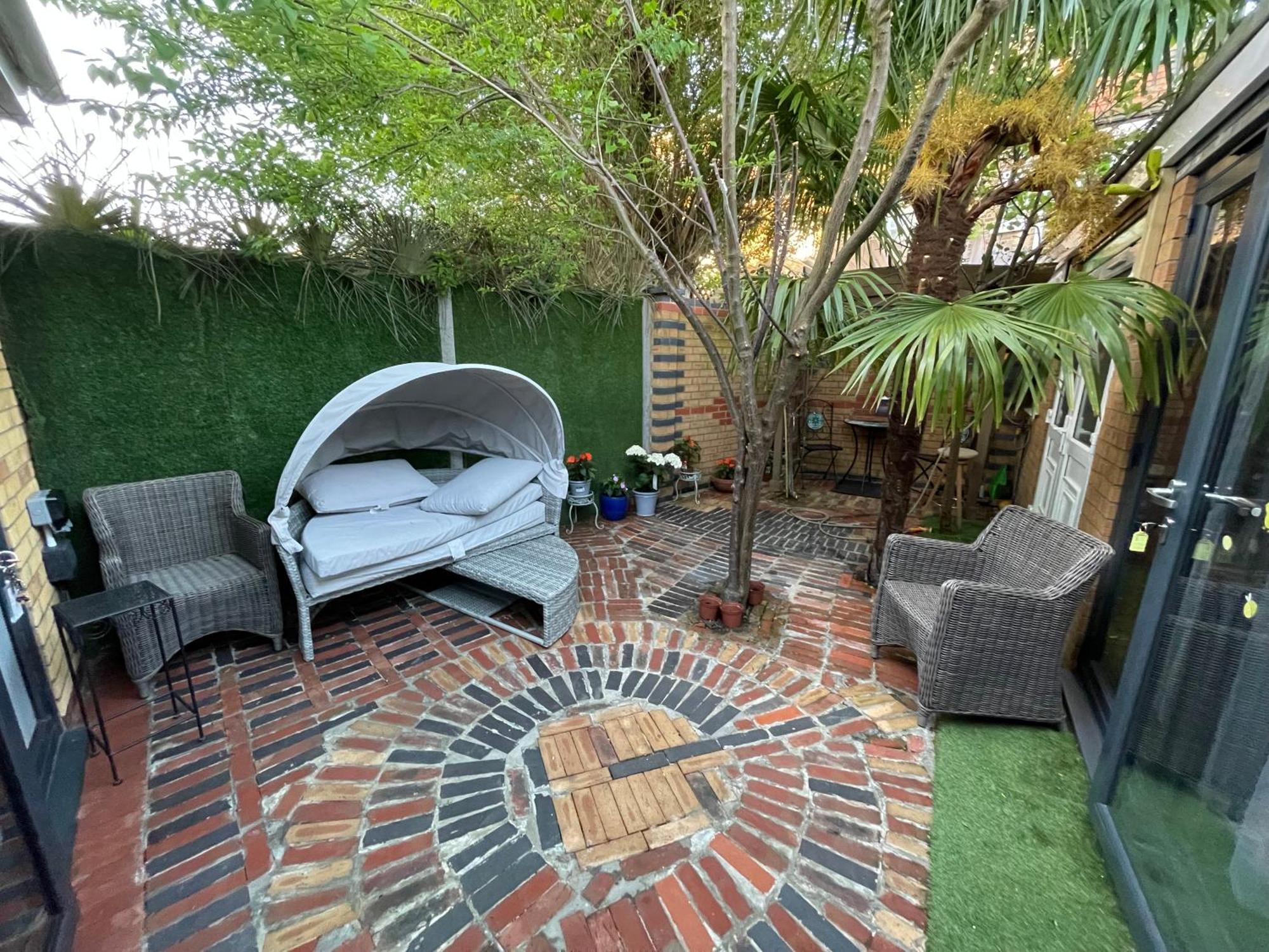 Luxury 4 Bedroom House With 4 Bathrooms - Elizabeth Line & Acton Stations At Walking Distance *