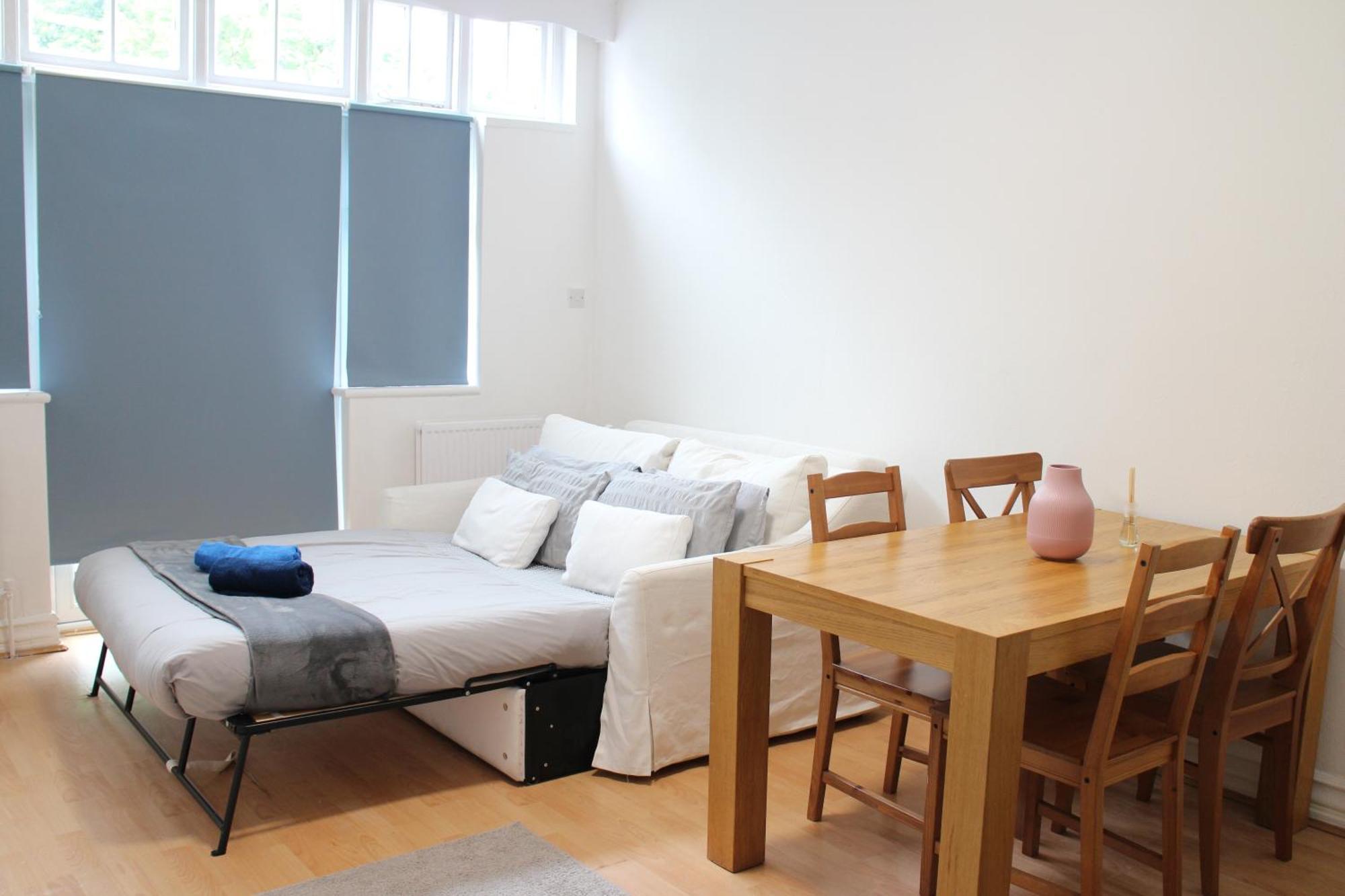 Large Garden On Golders High Road Apartment *