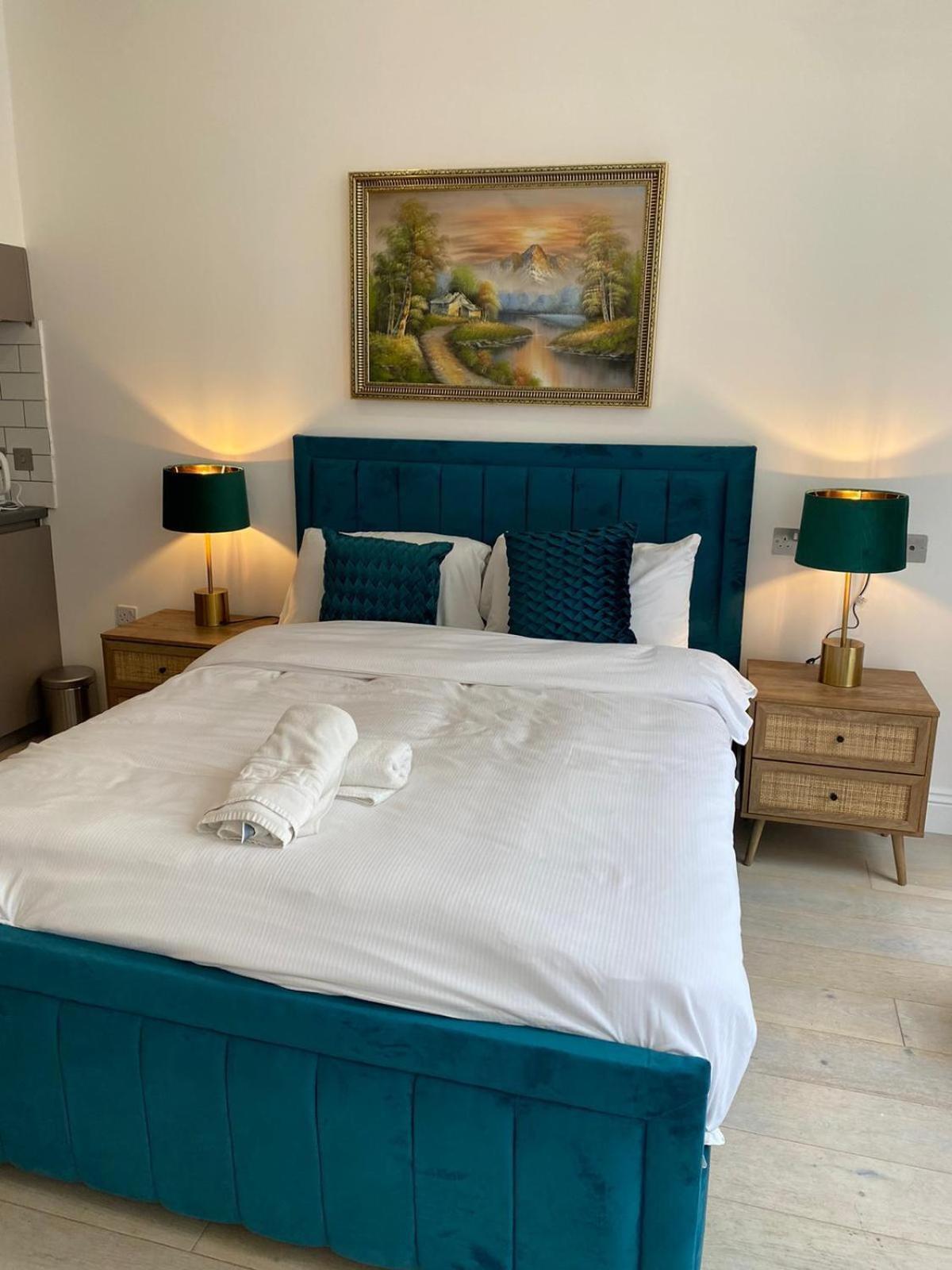 The Chapter- Knightsbridge Apartment *