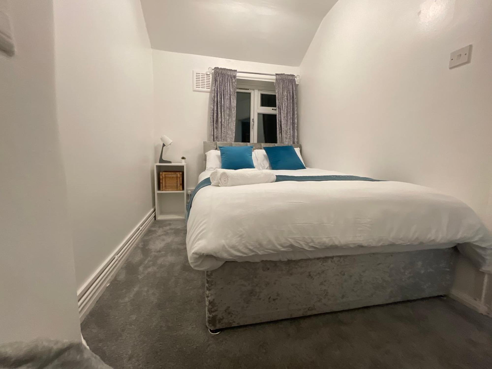 Tooting - Cosy 2 Bedroom House With Garden, 5 Mins Walk To Tube Station London