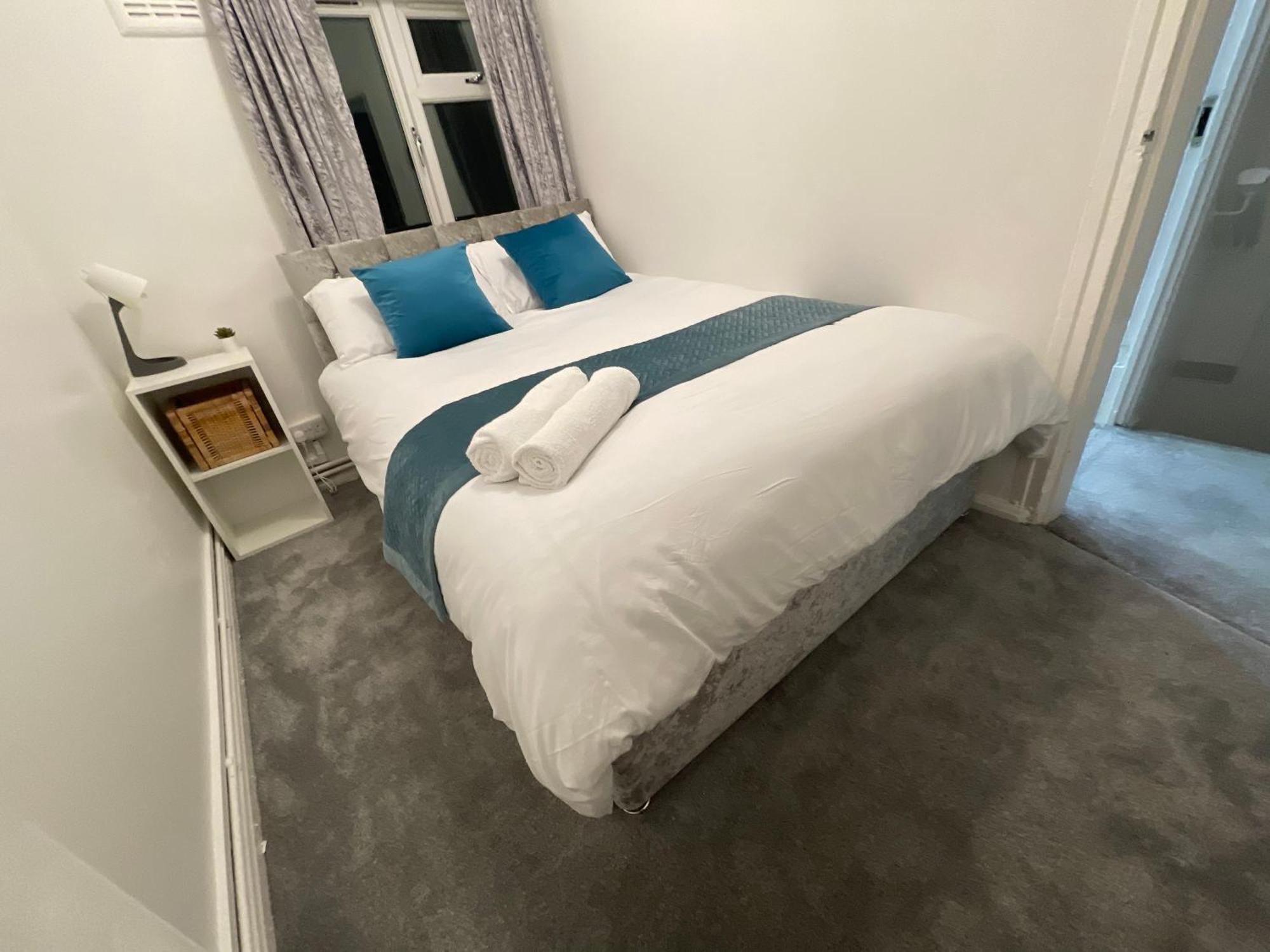 Tooting - Cosy 2 Bedroom House With Garden, 5 Mins Walk To Tube Station