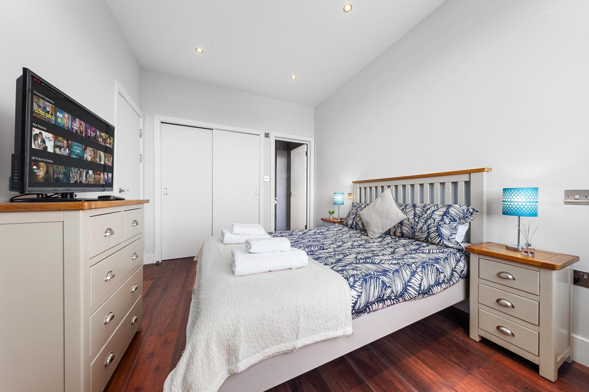 Wimbledon Two Bedroom Luxury - * London