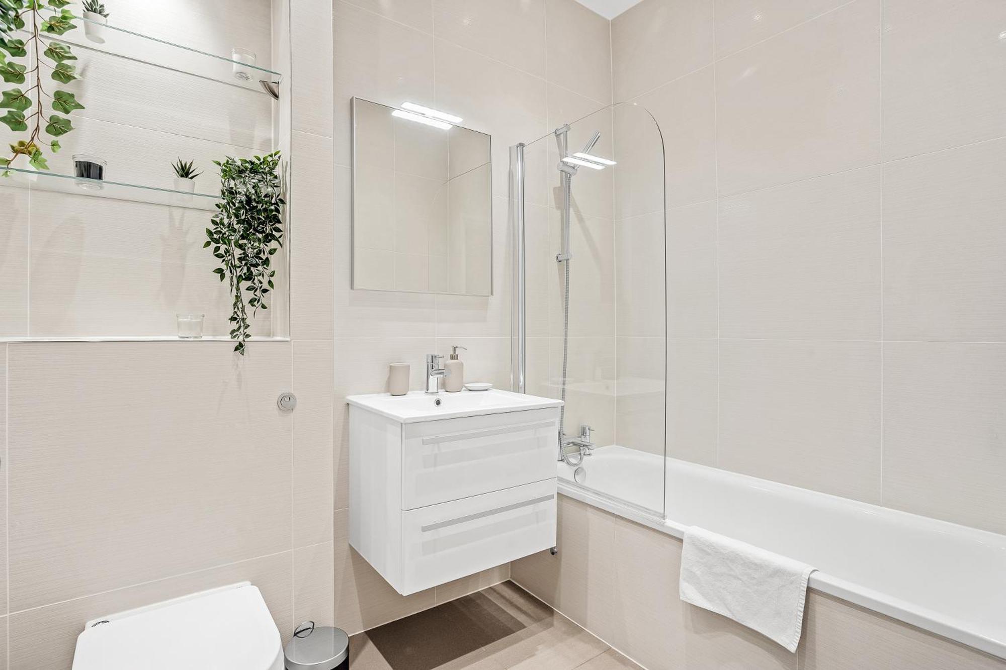 Apartment 2-bed With Garden *