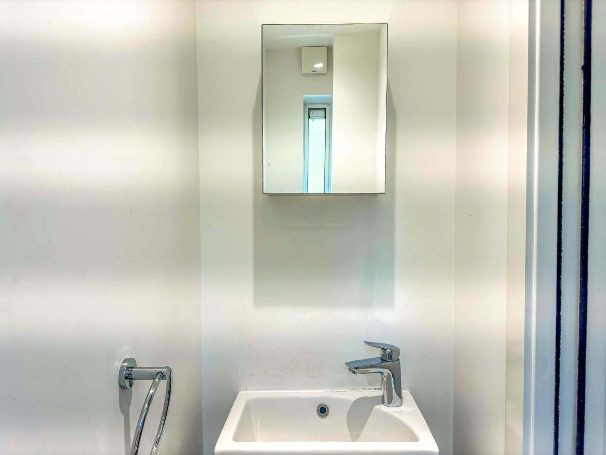 Apartment Charming 2-bedroom Flat With Private Balcony Near Islington Station, Canonbury London