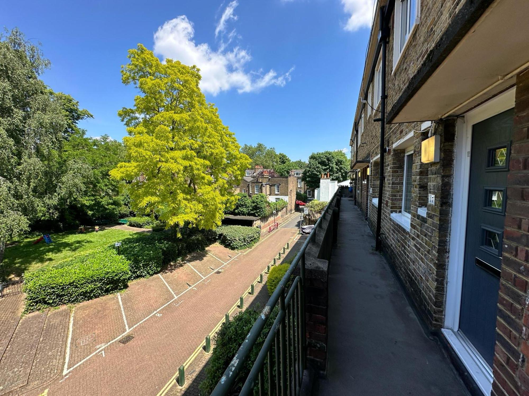 Apartment Charming 2-bedroom Flat With Private Balcony Near Islington Station, Canonbury London