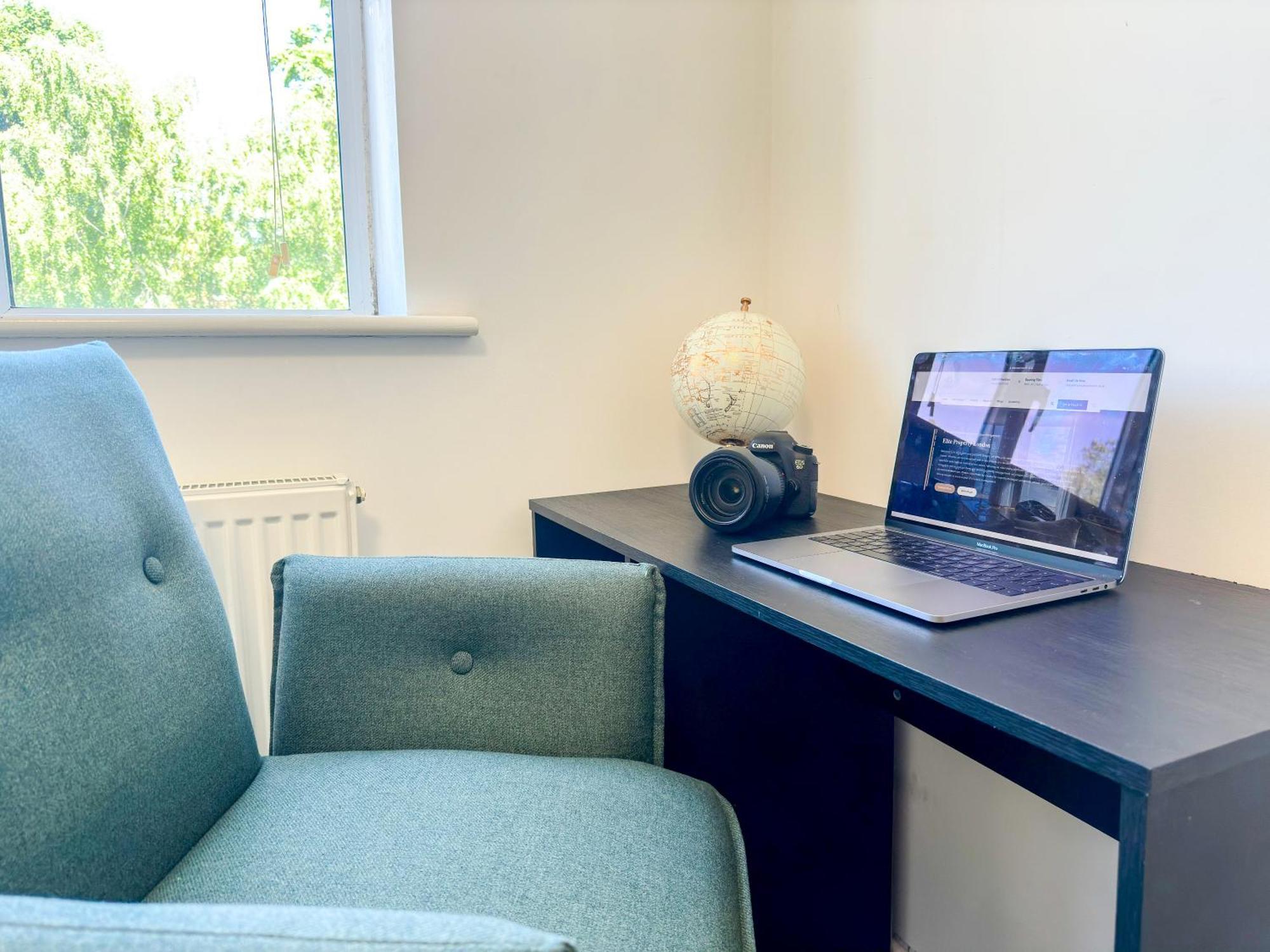 Apartment Charming 2-bedroom Flat With Private Balcony Near Islington Station, Canonbury *