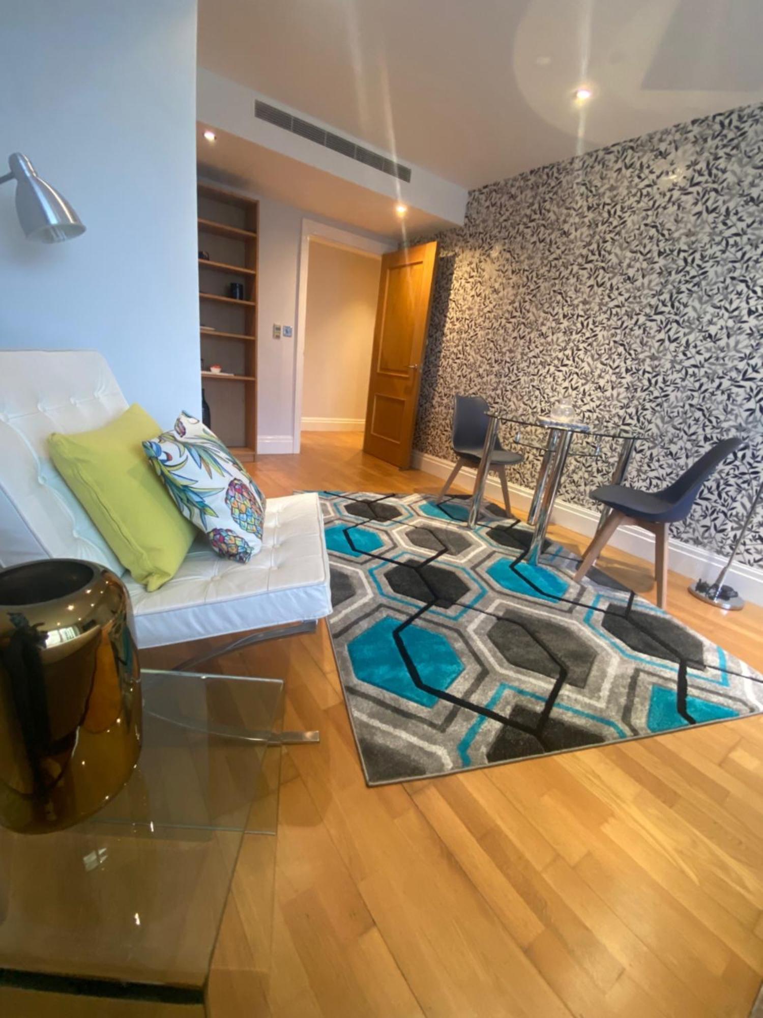 Desirable, Fashionable 2bed Flat In Chelsea London
