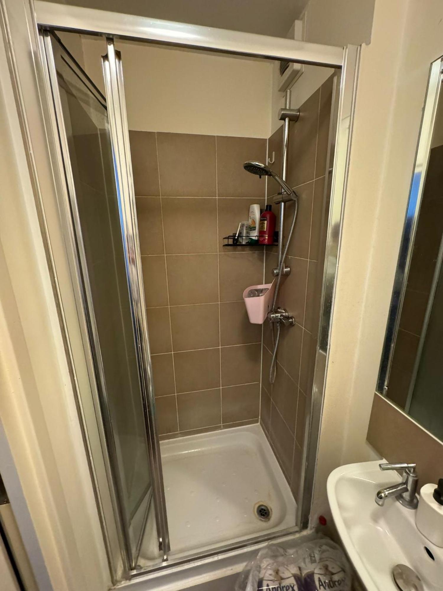 A Double In The Heart Of Ealing Broadway Homestay
