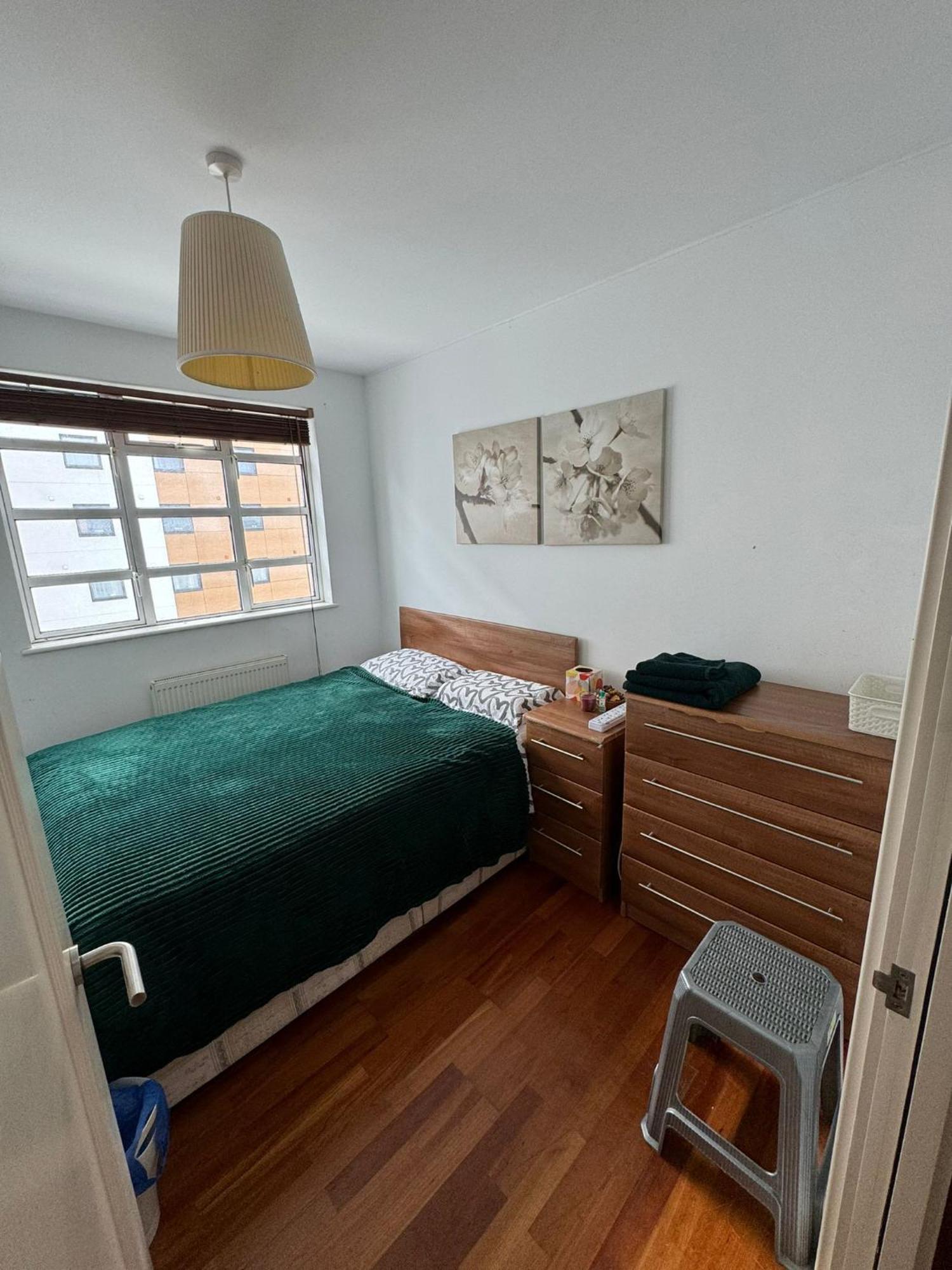 A Double In The Heart Of Ealing Broadway Homestay *