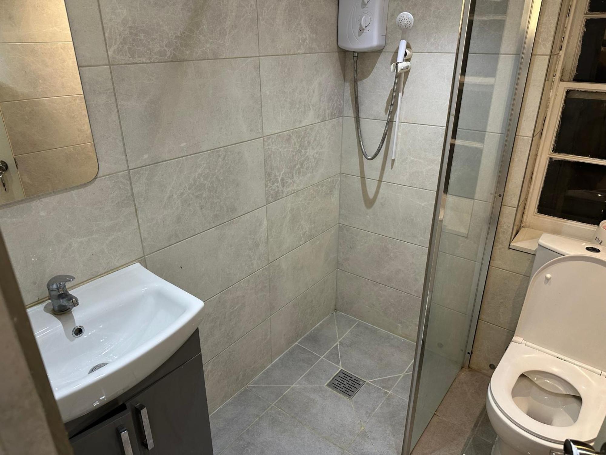 1 Bedroom 220 Apartment London