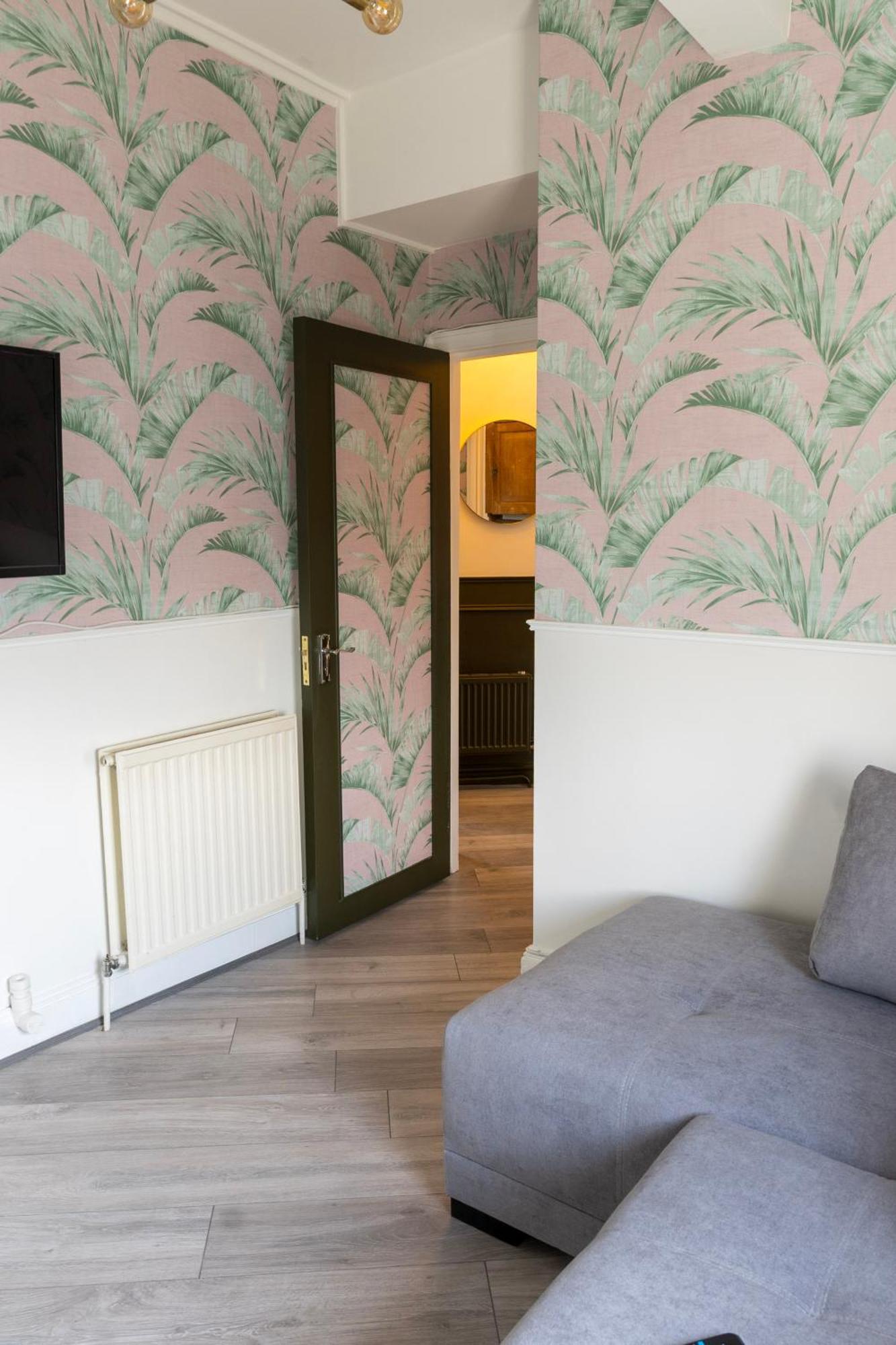 5c- Stylish Urban Retreat - Spacious 2 Bed Flat Apartment
