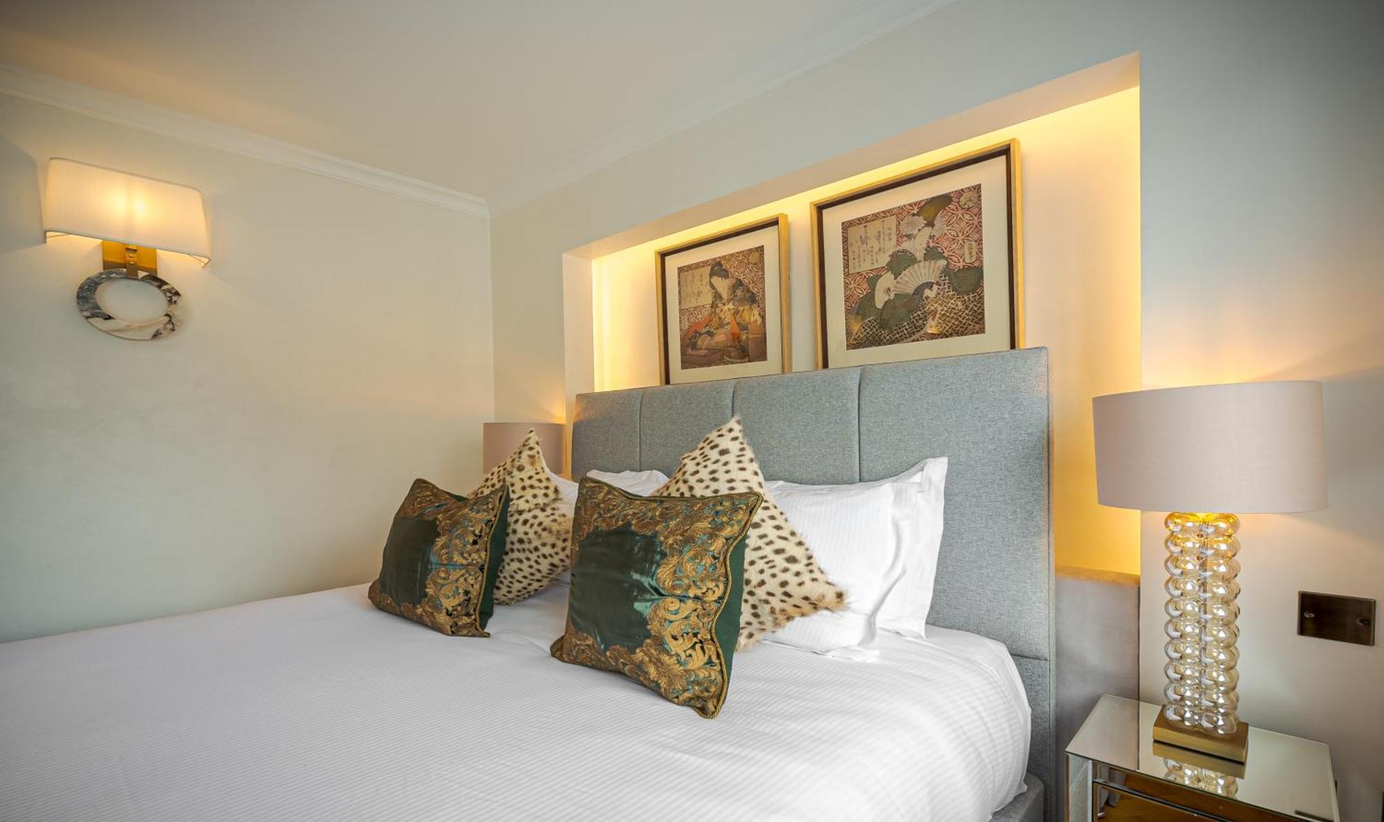Charming 2 Bed Flat In Knightsbridge Balcony View Of Harrods Apartment London