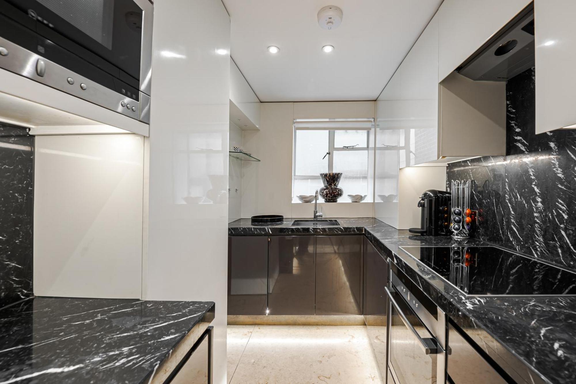 Charming 2 Bed Flat In Knightsbridge Balcony View Of Harrods Apartment *