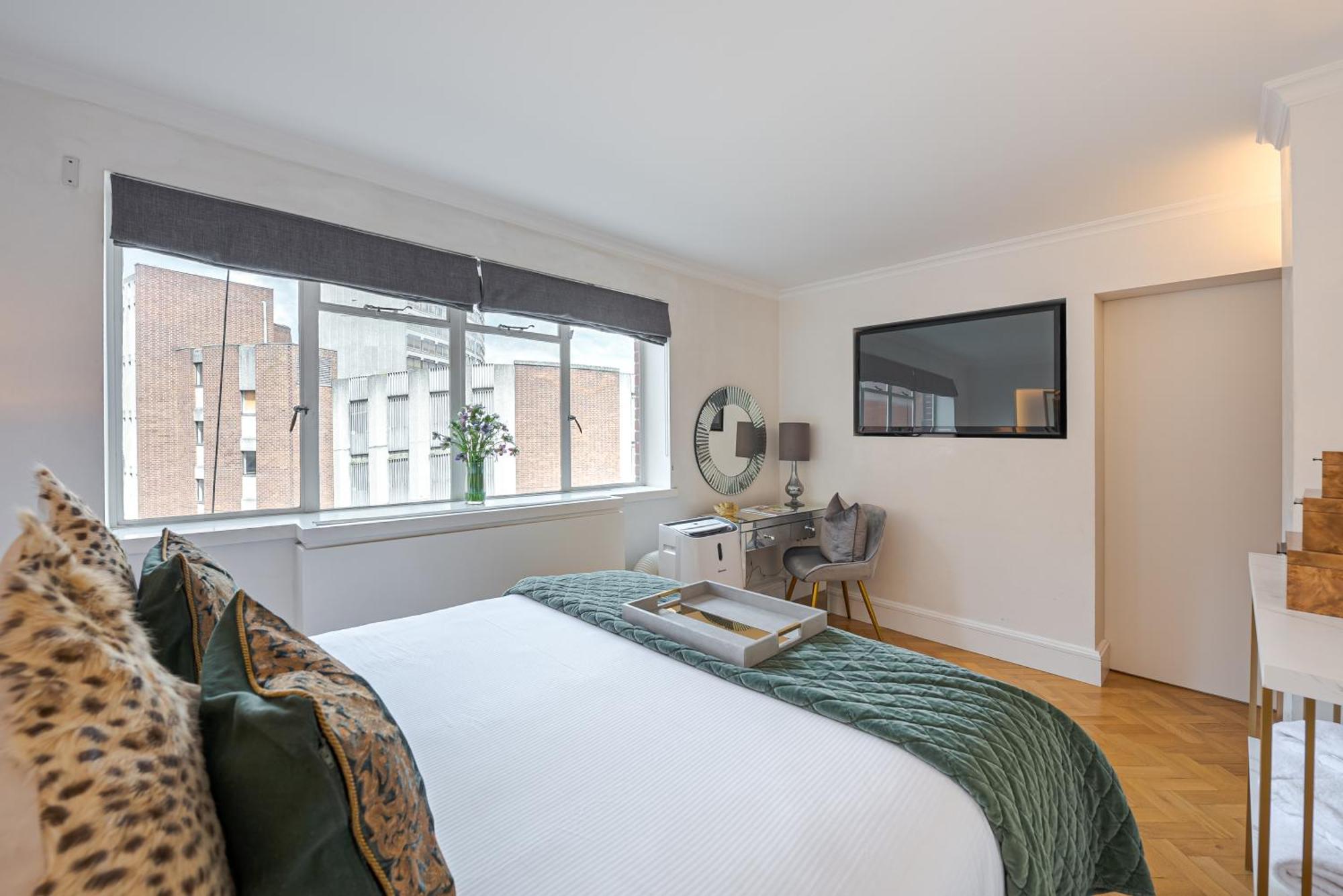 Charming 2 Bed Flat In Knightsbridge Balcony View Of Harrods *