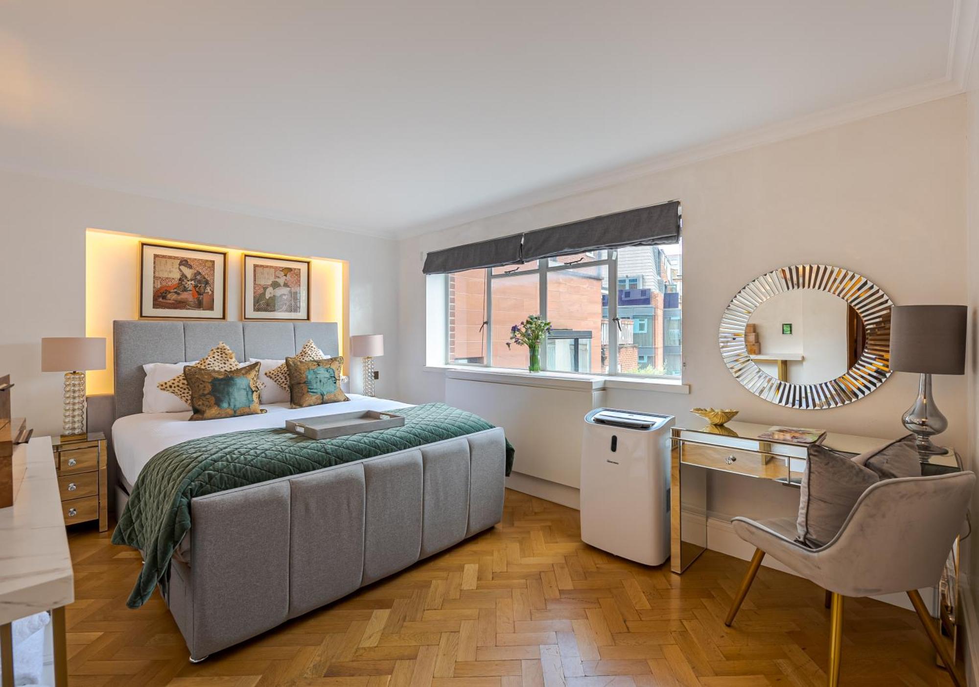 Charming 2 Bed Flat In Knightsbridge Balcony View Of Harrods