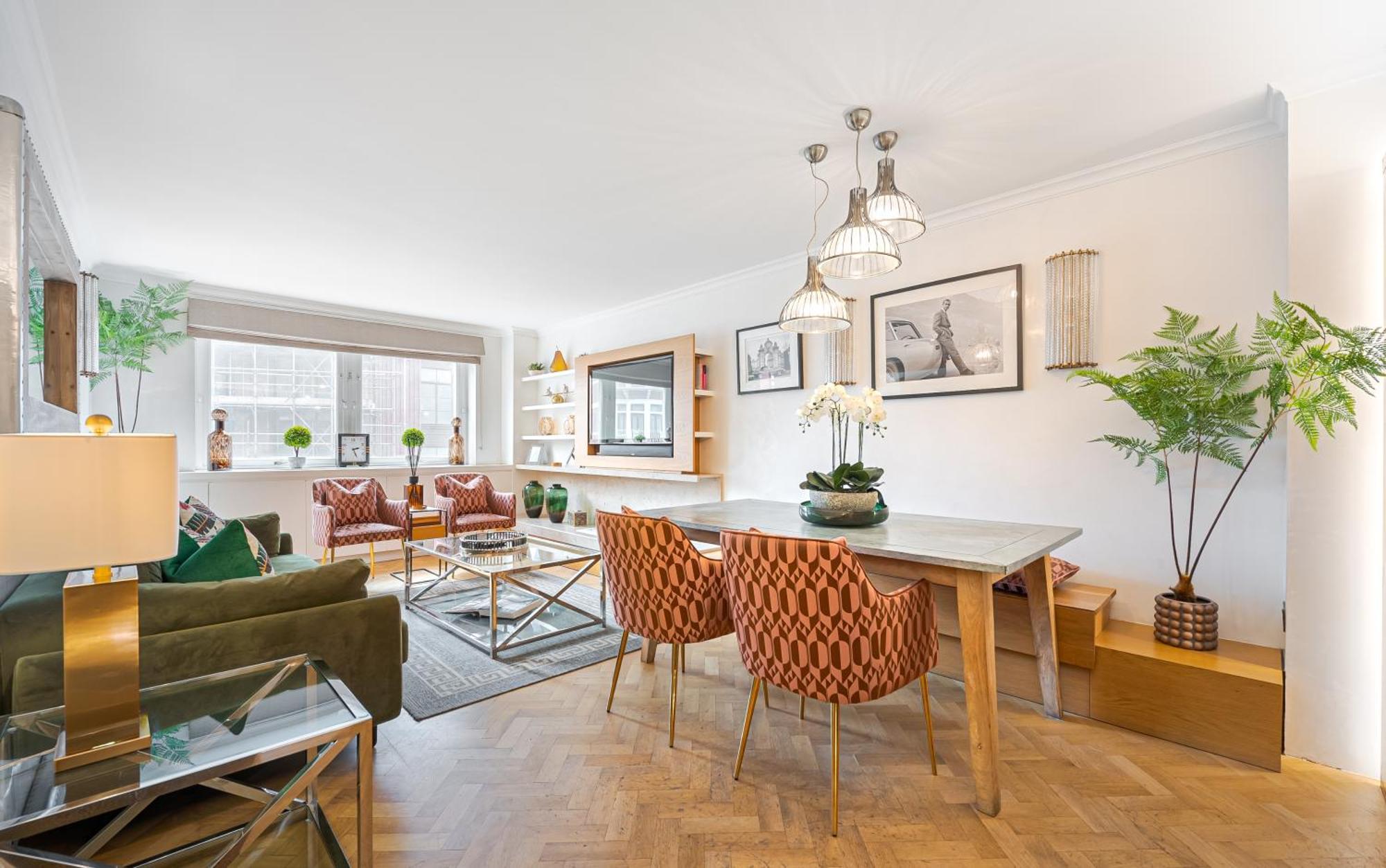 Charming 2 Bed Flat In Knightsbridge Balcony View Of Harrods Apartment London