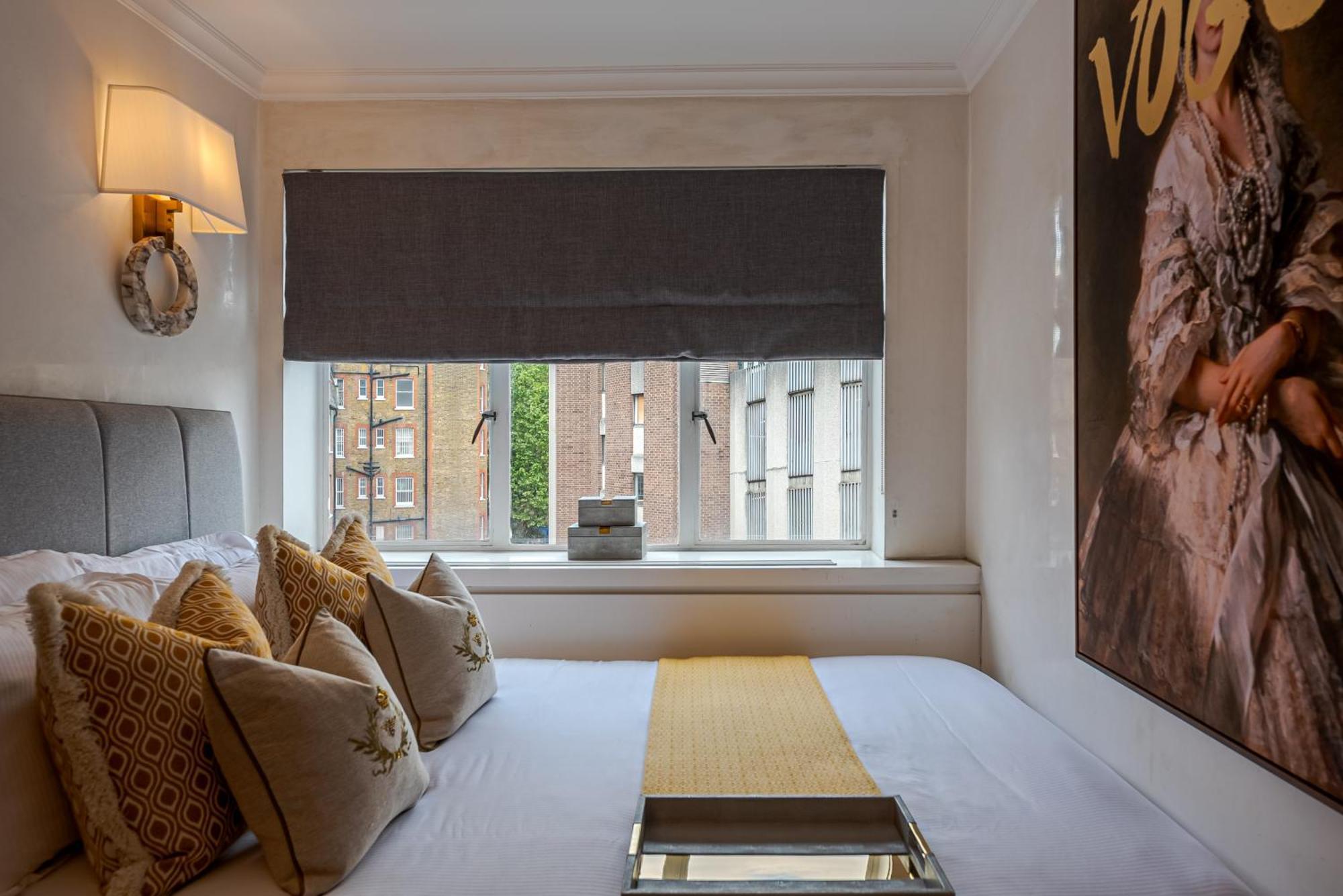 Charming 2 Bed Flat In Knightsbridge Balcony View Of Harrods London