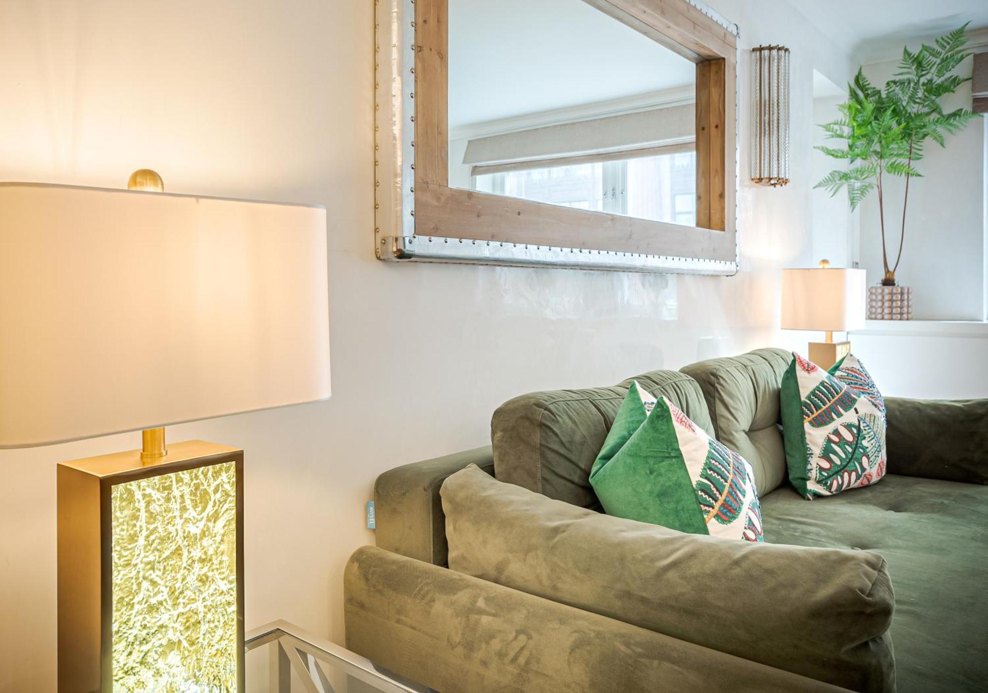 Charming 2 Bed Flat In Knightsbridge Balcony View Of Harrods Apartment