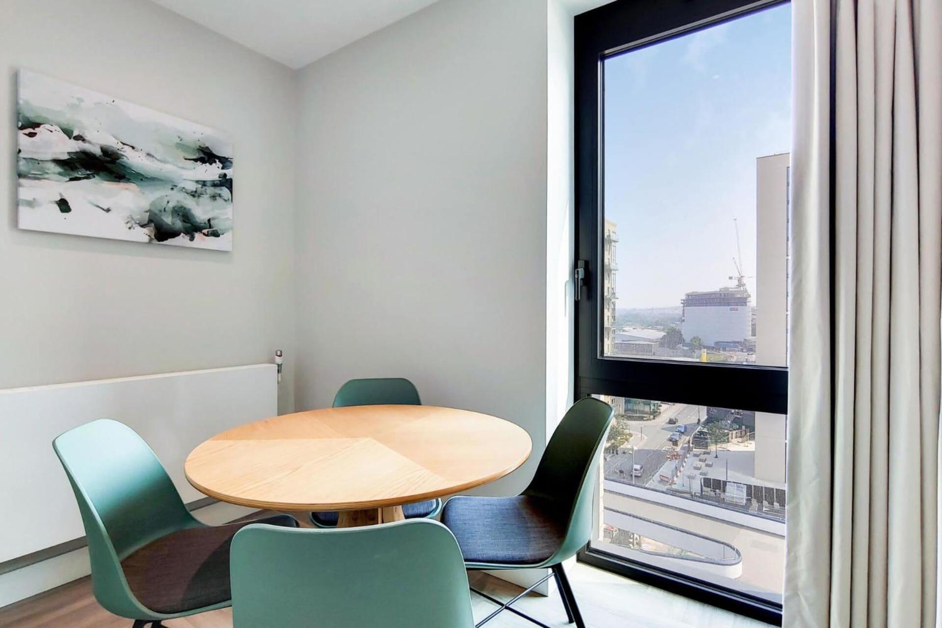 Chic And Comfortable In Apartment London