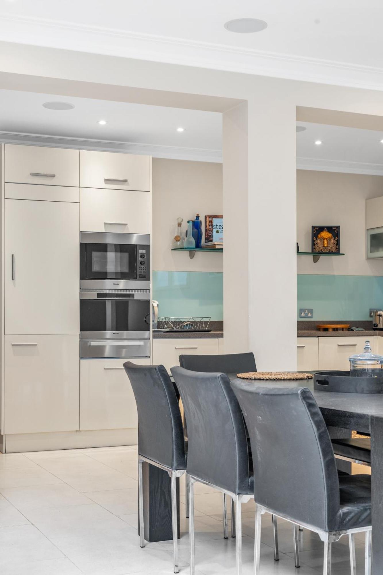 3-bed Grand Triplex In Westminster Apartment London