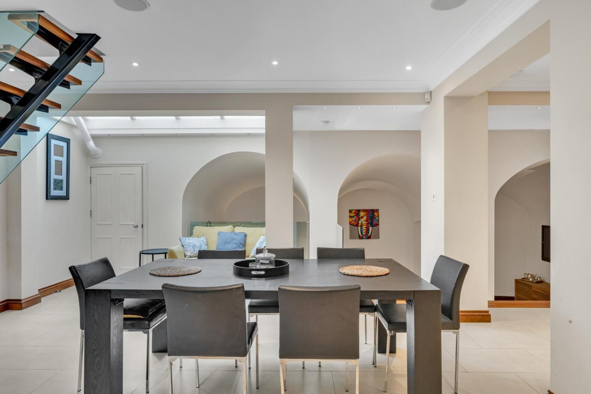 3-bed Grand Triplex In Westminster Apartment