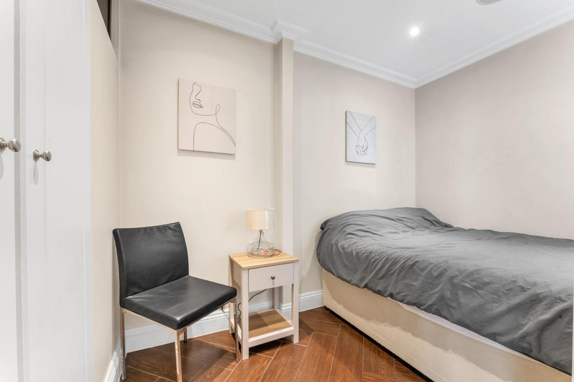 3-bed Grand Triplex In Westminster Apartment London