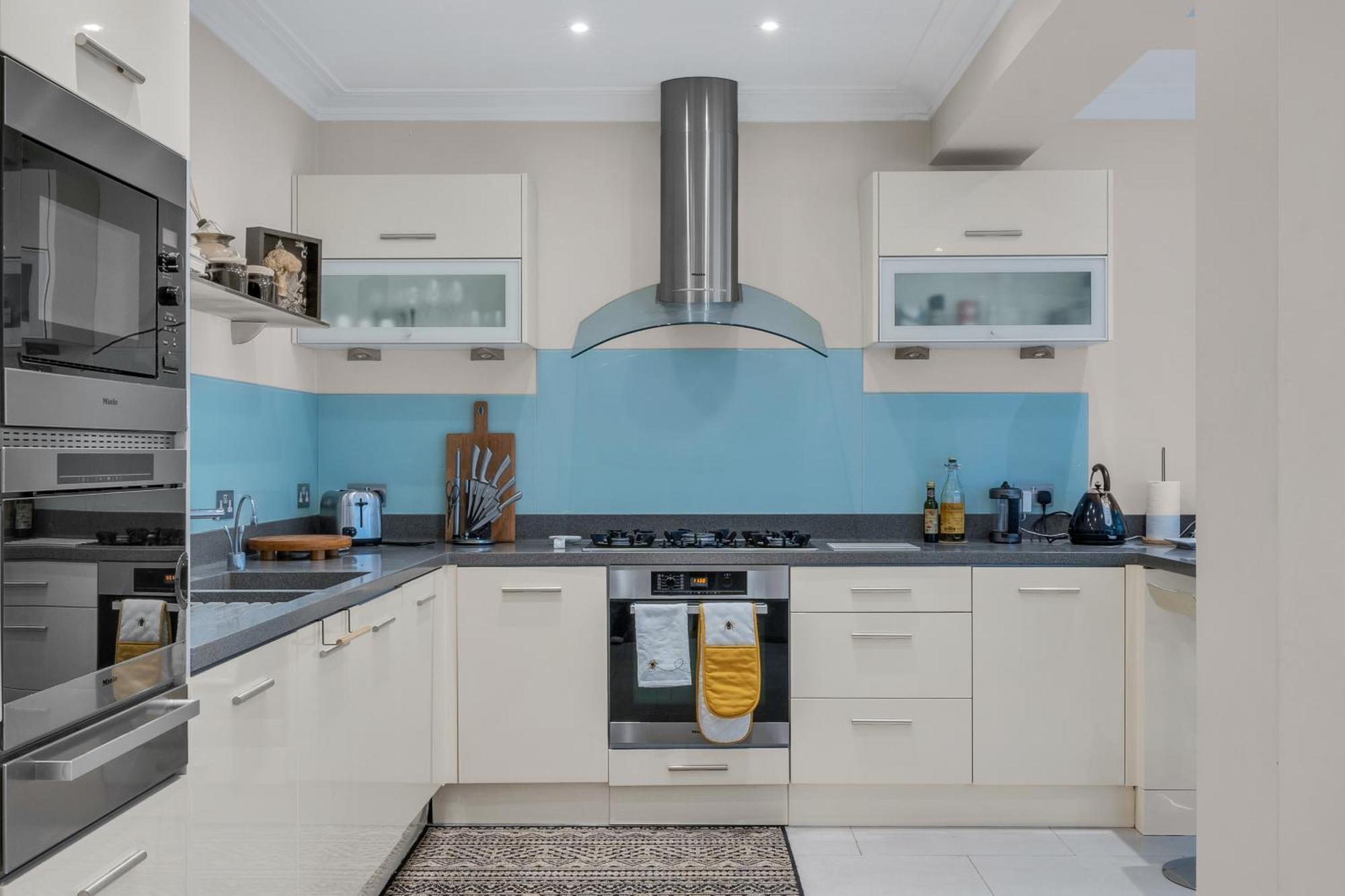 3-bed Grand Triplex In Westminster Apartment London