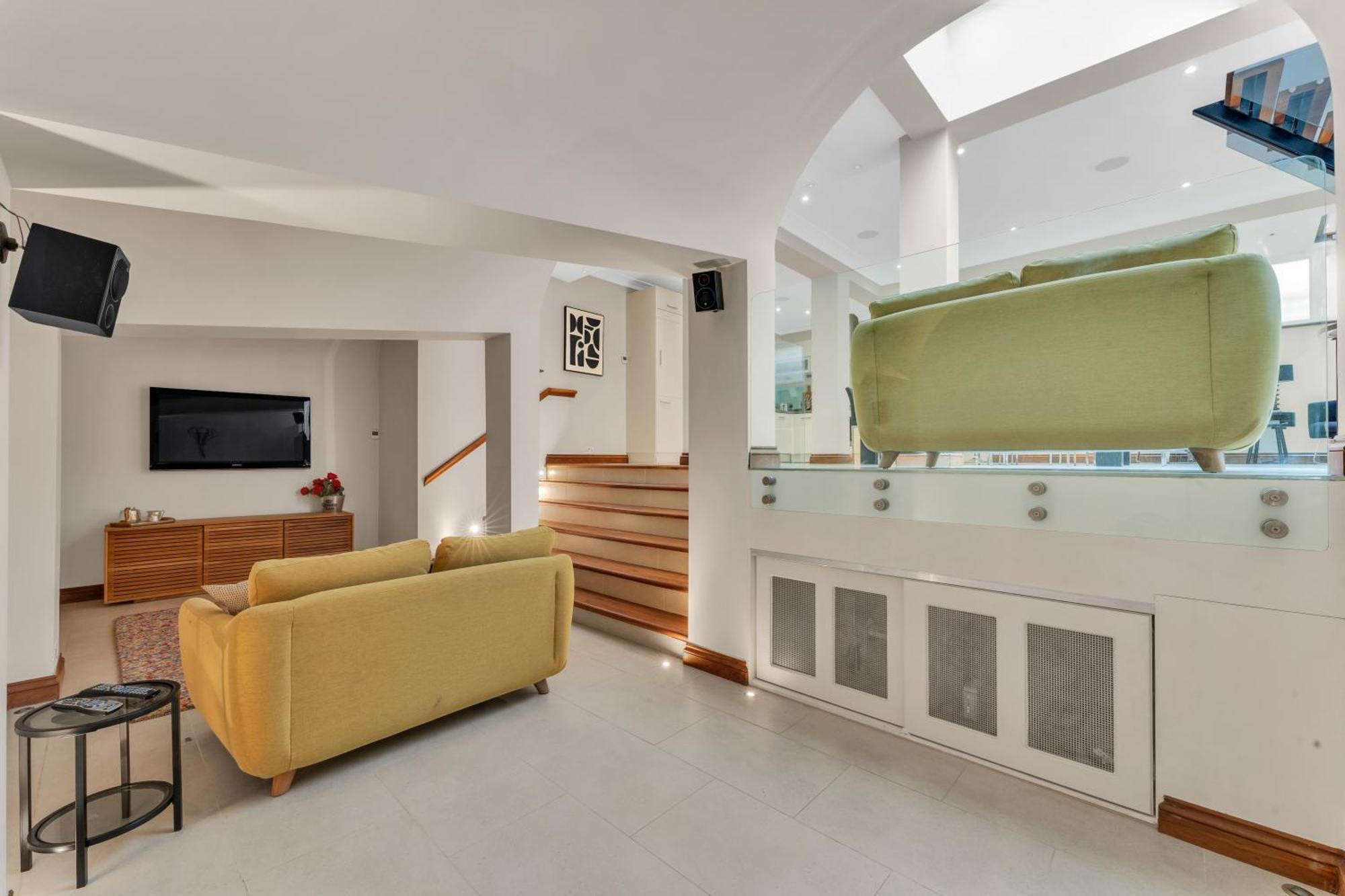 3-bed Grand Triplex In Westminster Apartment *
