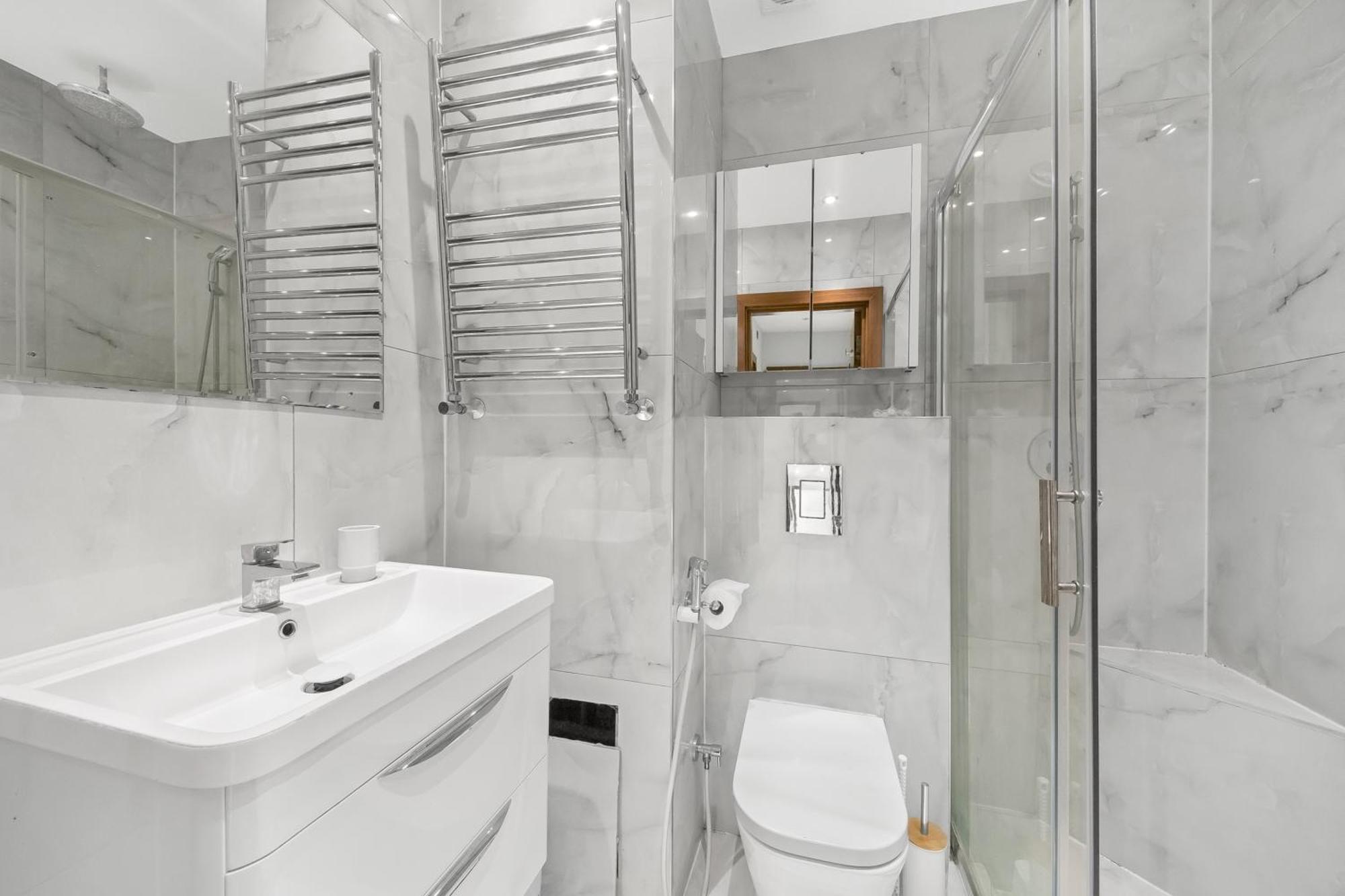 Apartment Elegance By The Park London