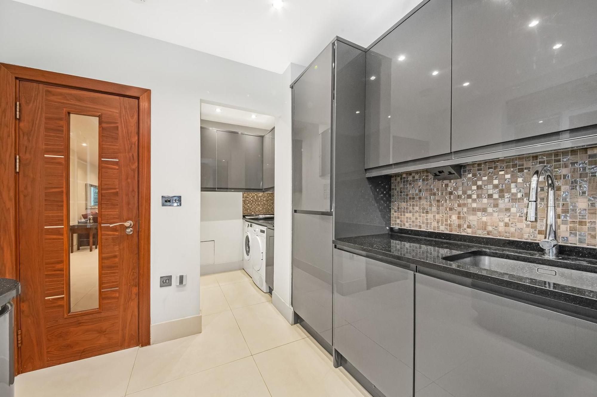 Apartment Elegance By The Park London